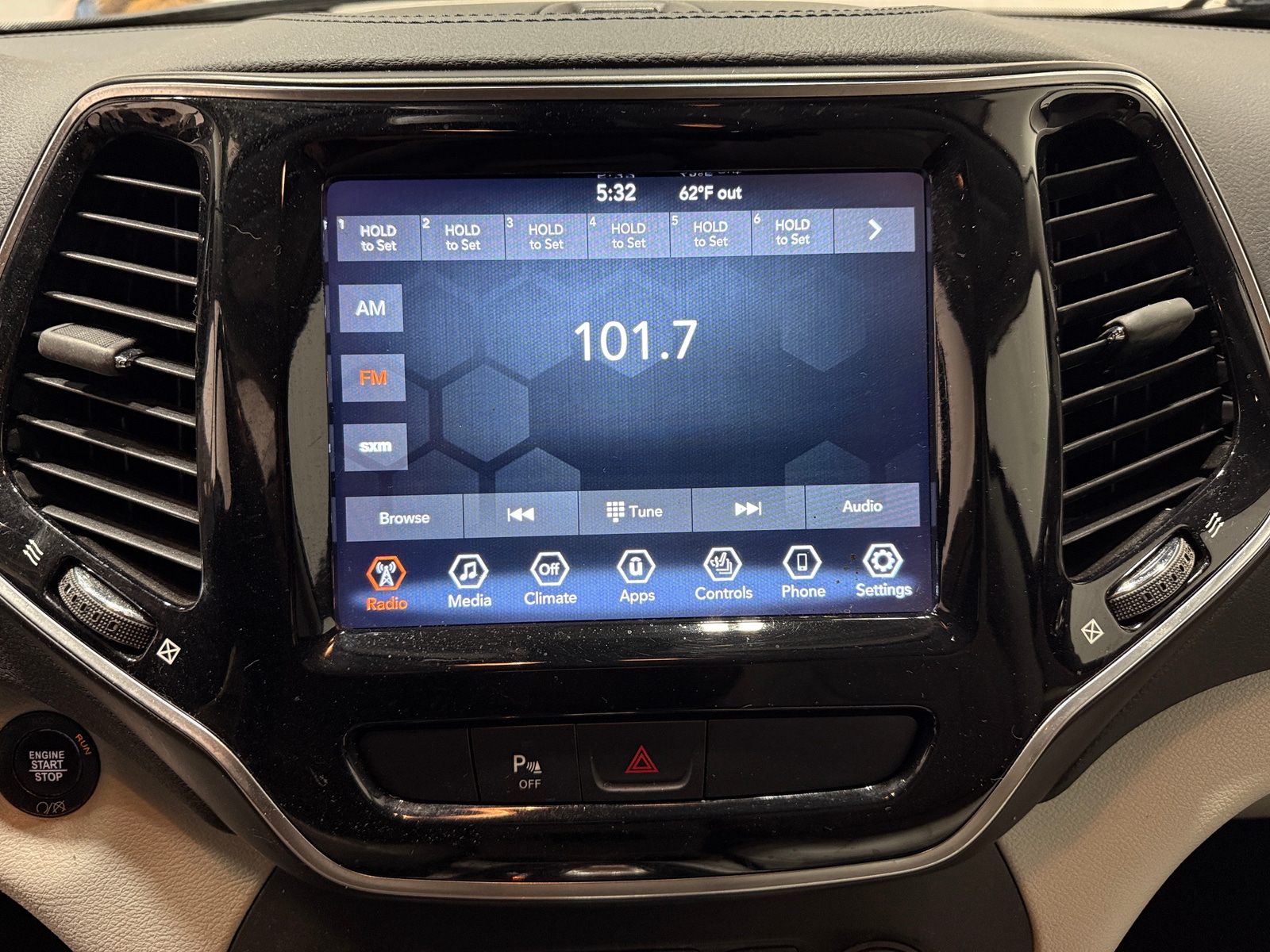 Thumbnail: 2020 Jeep Cherokee - 3