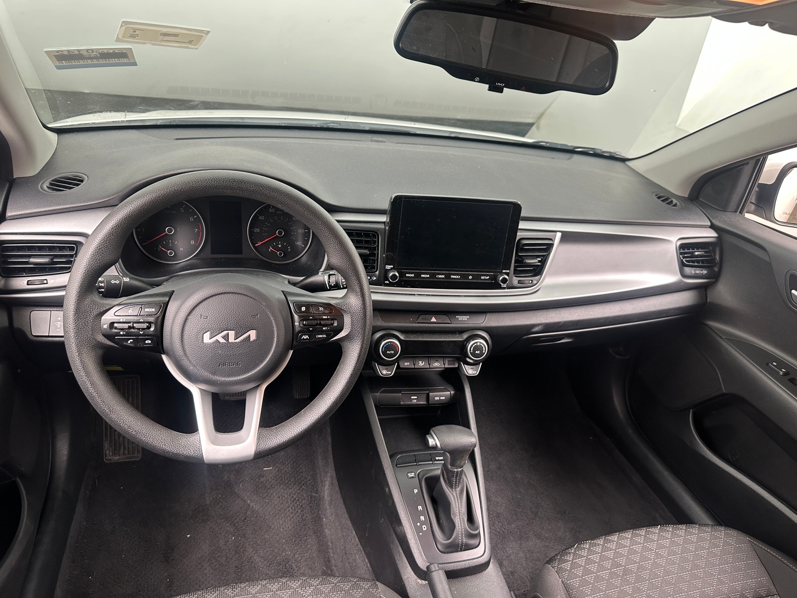 Thumbnail: 2023 Kia Rio - 3