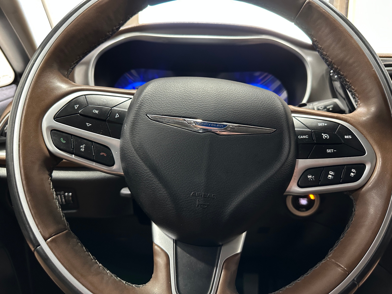 Thumbnail: 2018 Chrysler Pacifica - 4