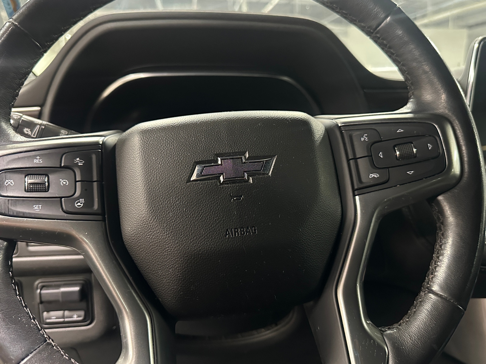 Thumbnail: 2022 Chevrolet Suburban - 4