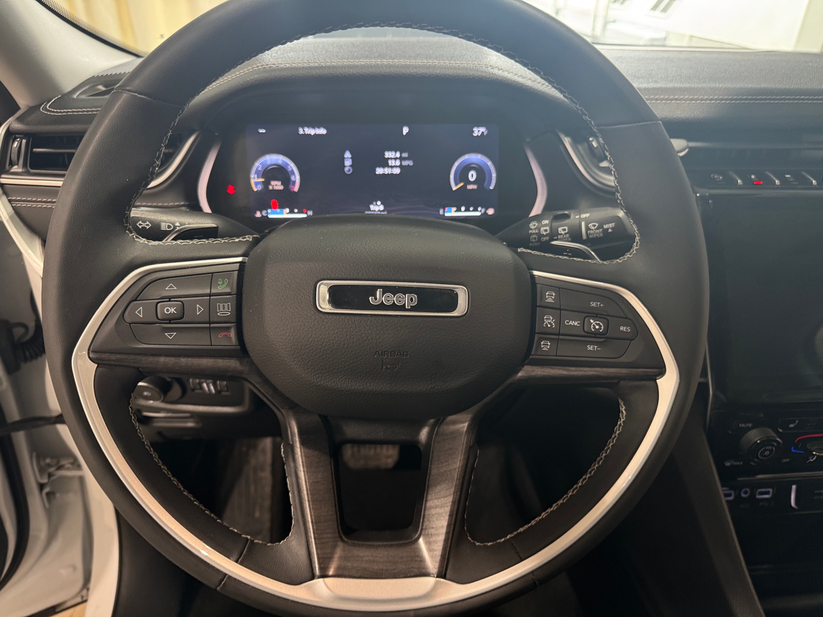 Thumbnail: 2023 Jeep Grand Cherokee - 4