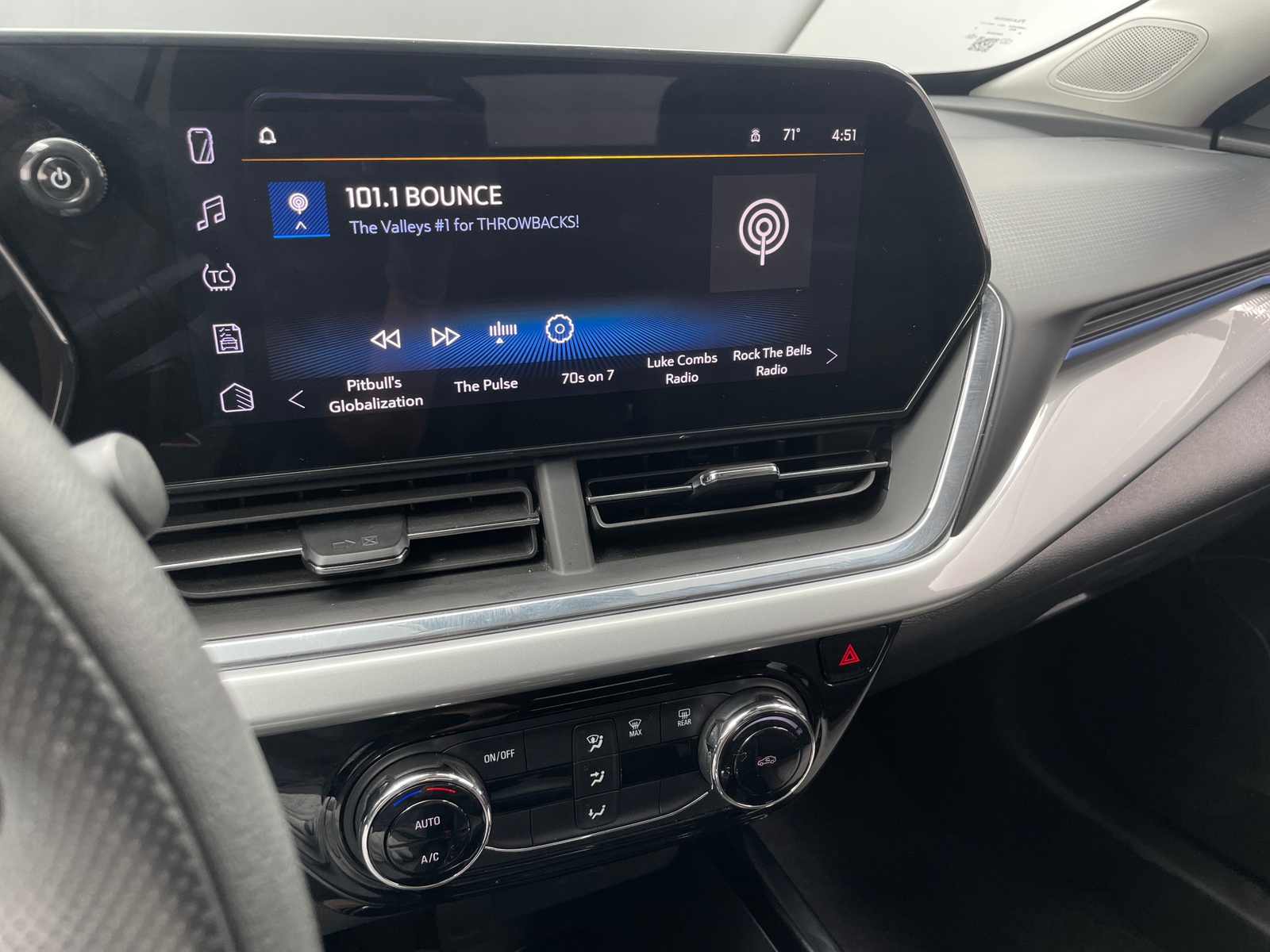 Thumbnail: 2025 Chevrolet Trax - 4