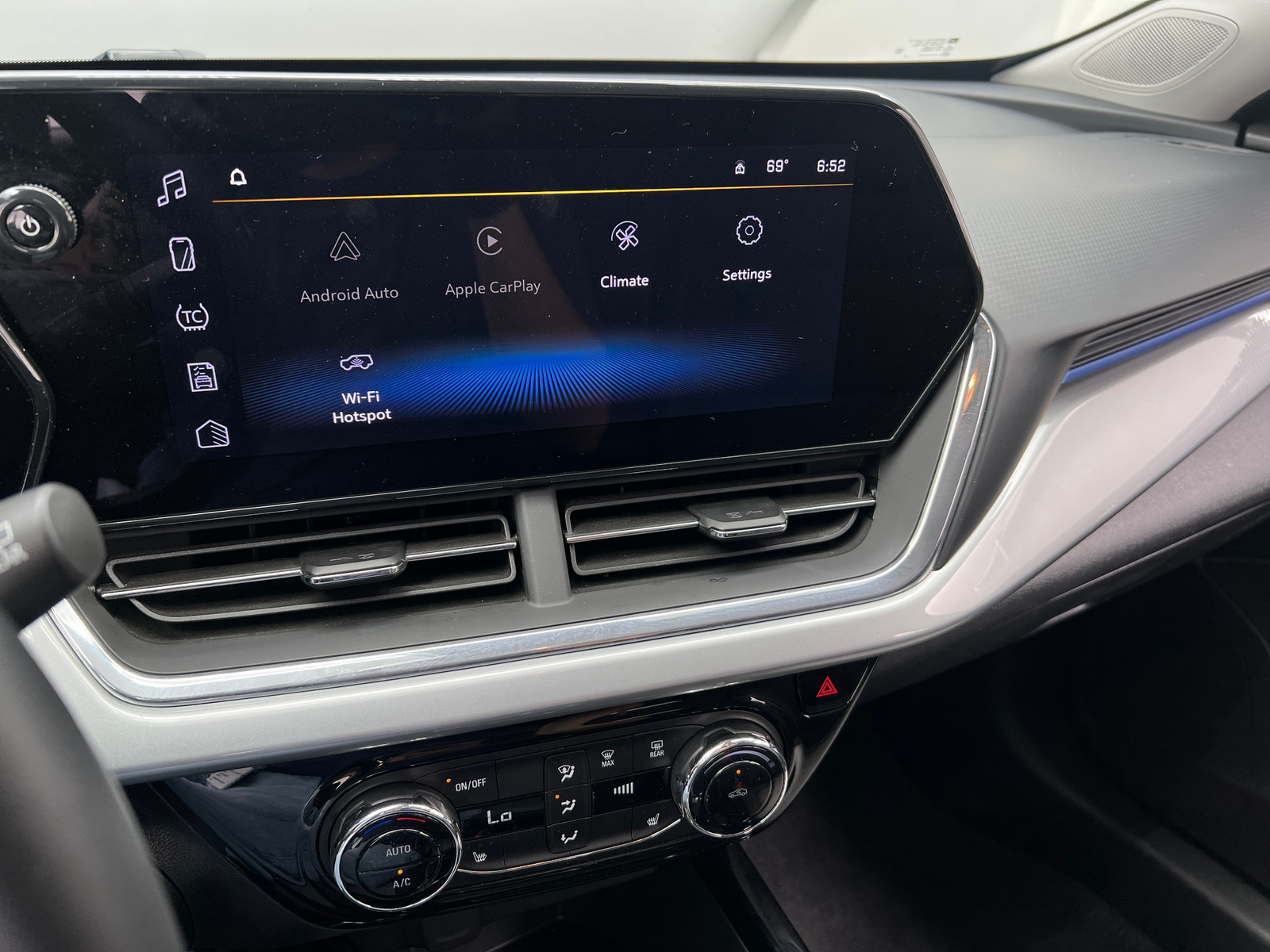 Thumbnail: 2025 Chevrolet Trax - 4