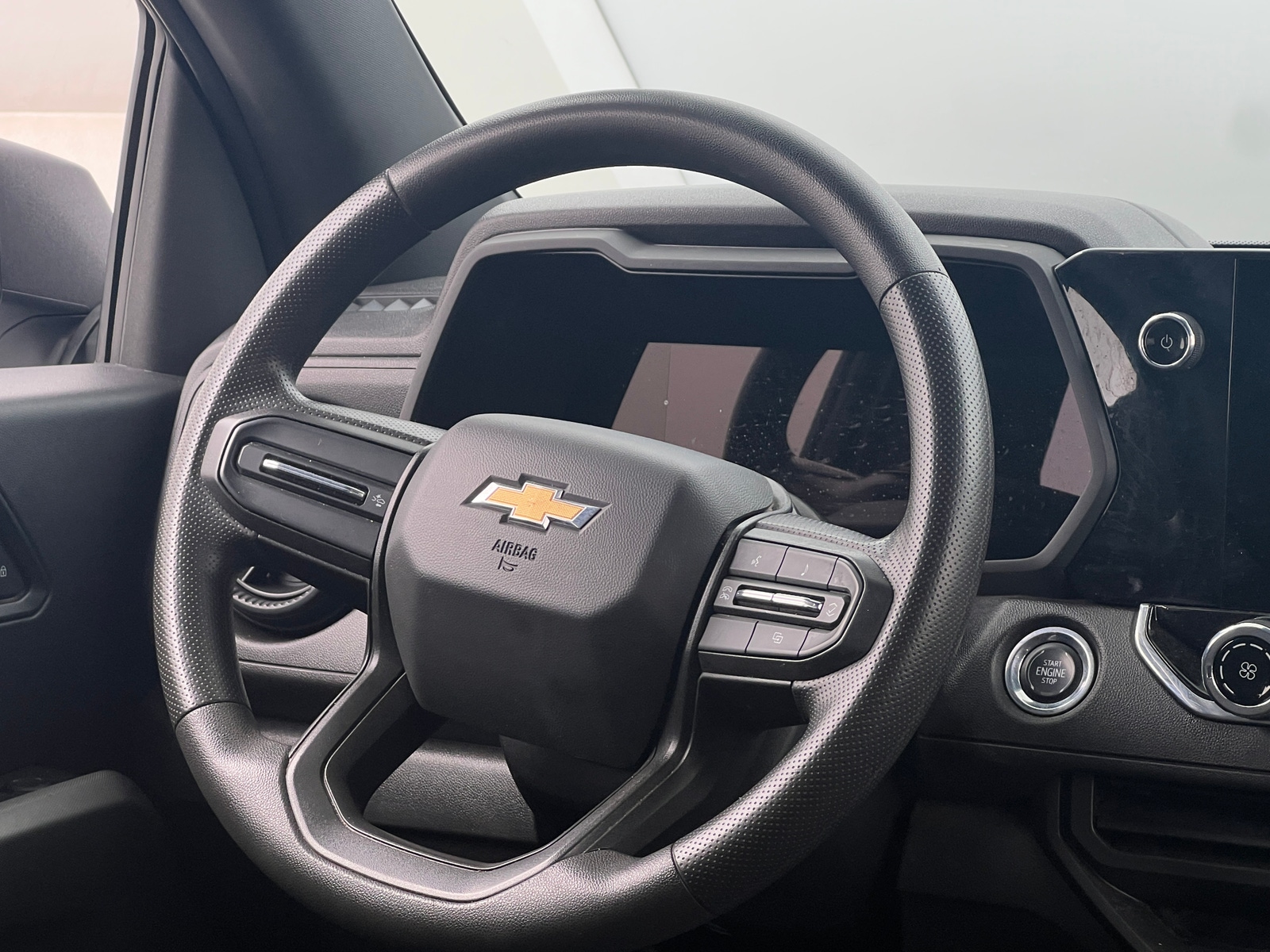 Thumbnail: 2023 Chevrolet Colorado - 5