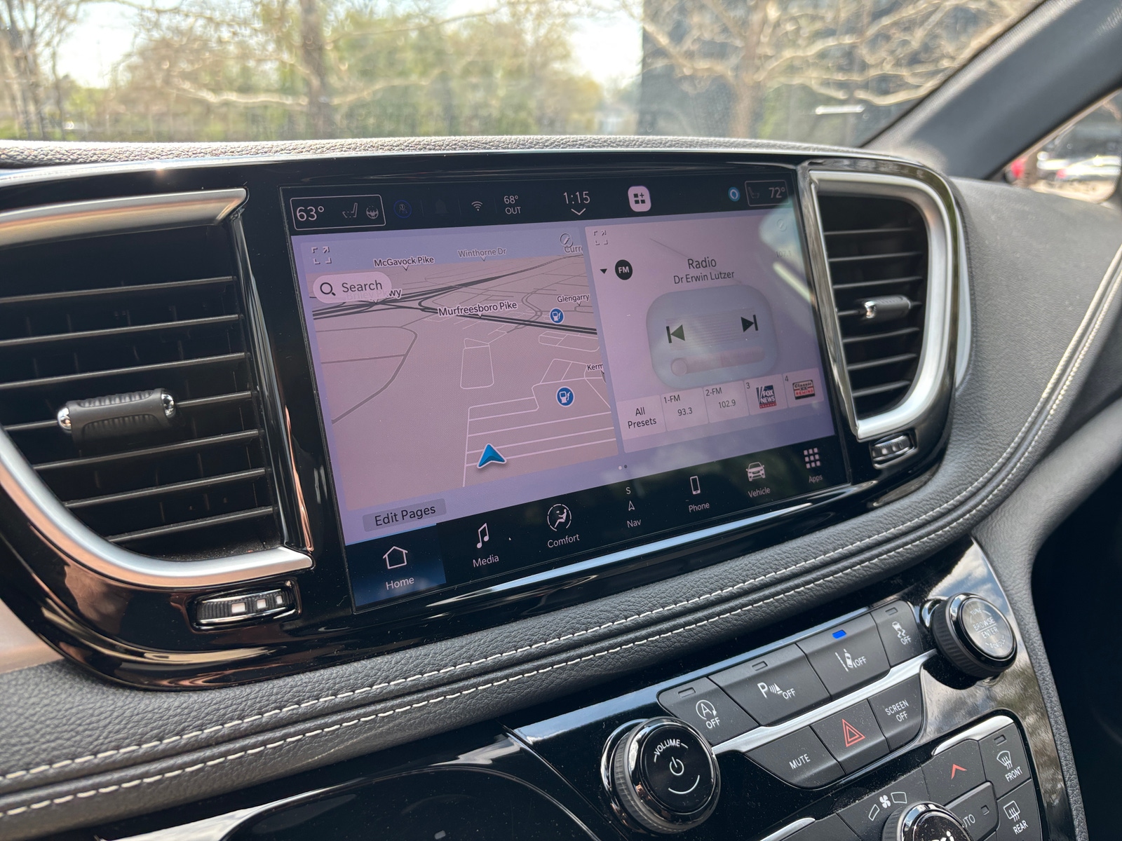 Thumbnail: 2025 Chrysler Pacifica - 3