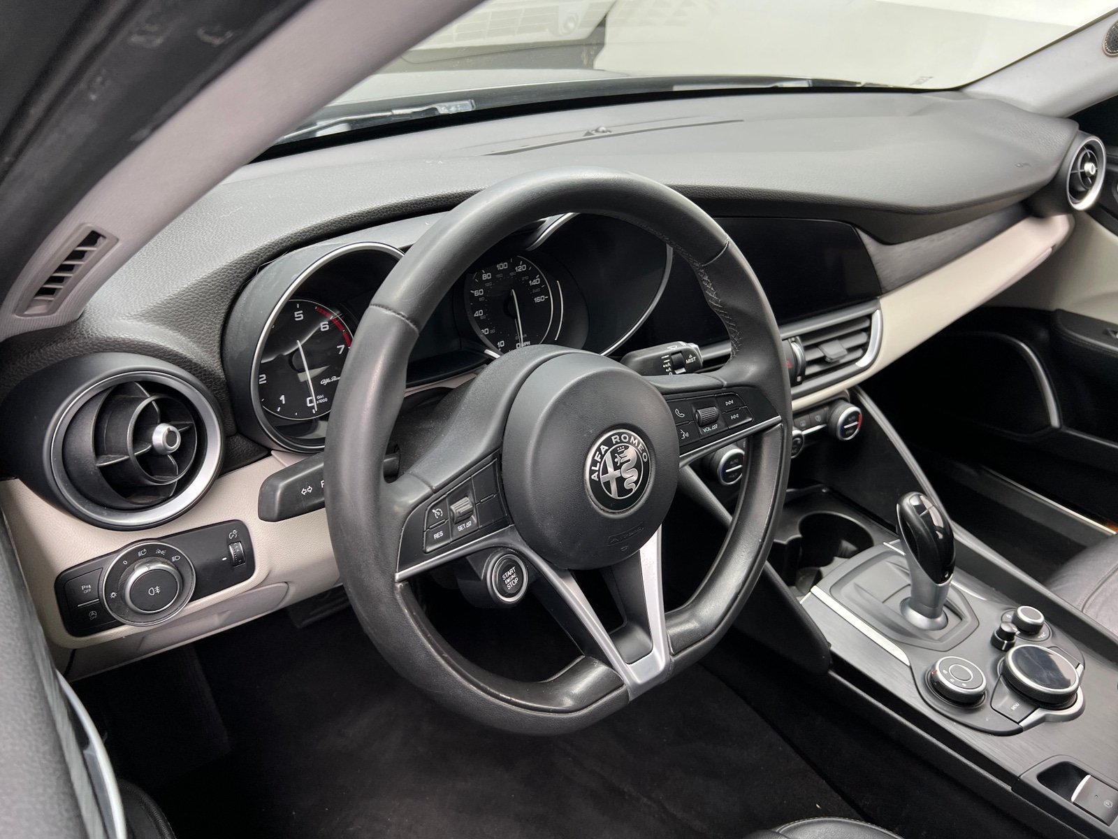 Thumbnail: 2018 Alfa Romeo Giulia - 4