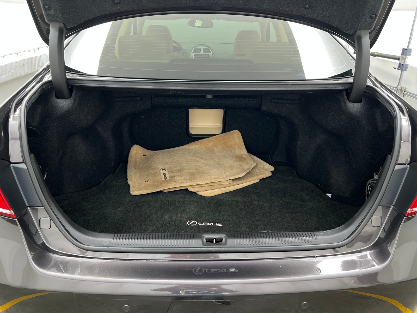 Thumbnail: 2011 Lexus ES - 6