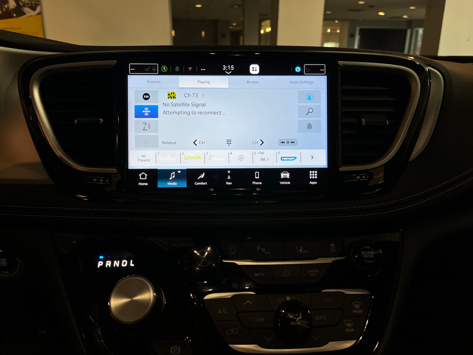 Thumbnail: 2025 Chrysler Pacifica - 4