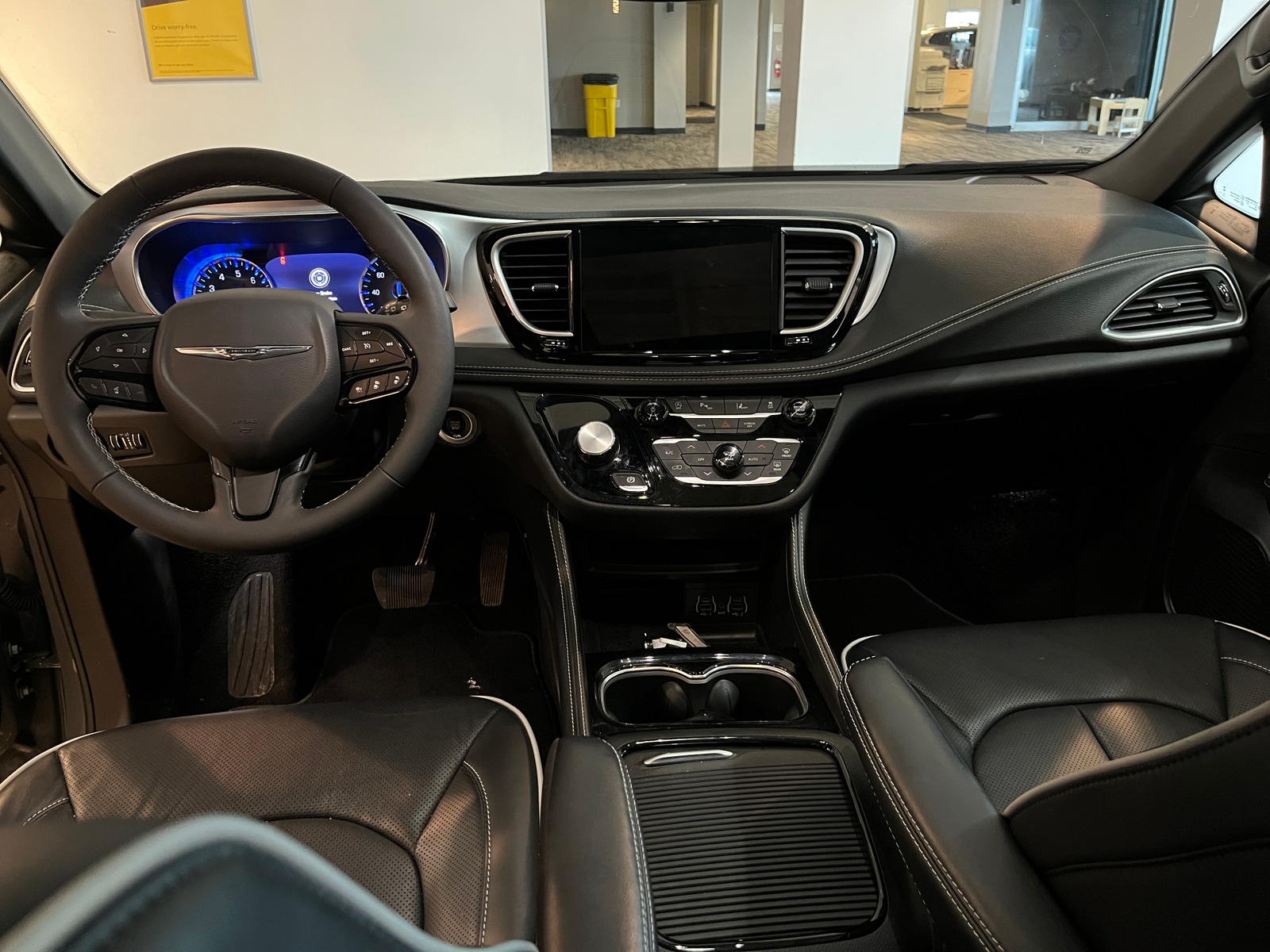 Thumbnail: 2025 Chrysler Pacifica - 3