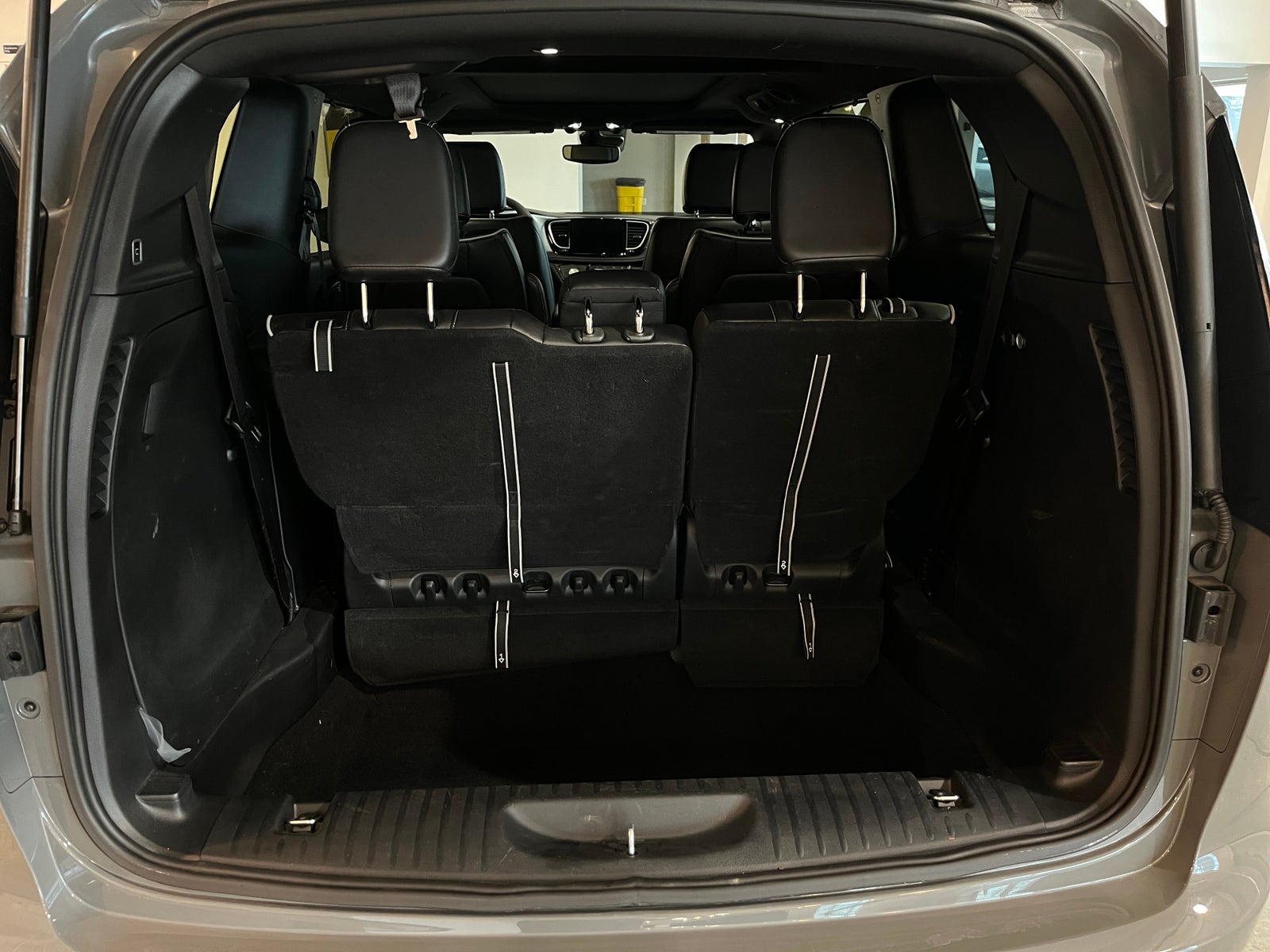 Thumbnail: 2025 Chrysler Pacifica - 6