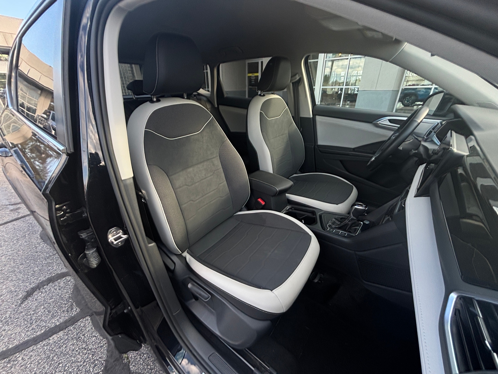 Thumbnail: 2025 Volkswagen Taos - 2