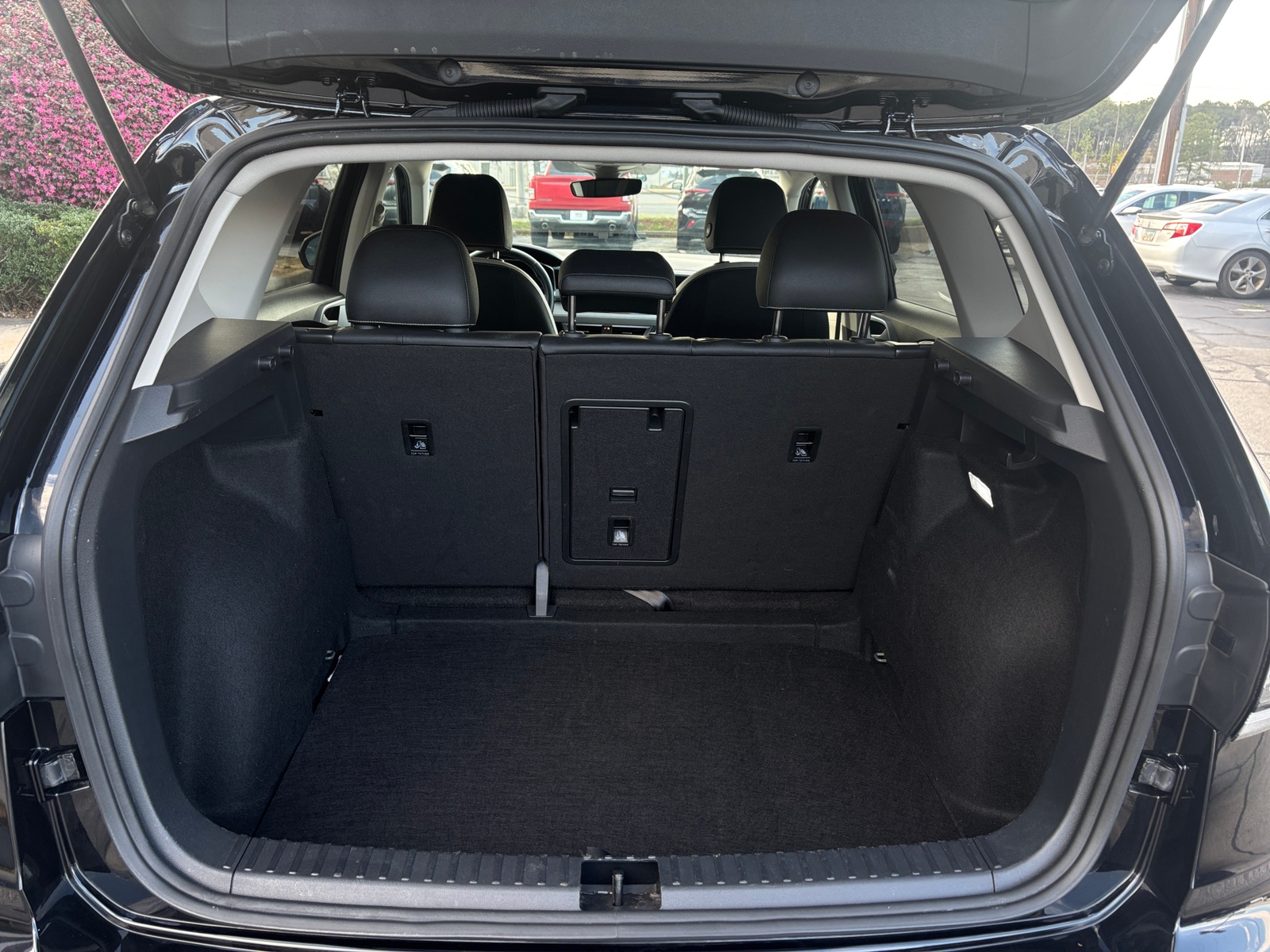 Thumbnail: 2025 Volkswagen Taos - 6