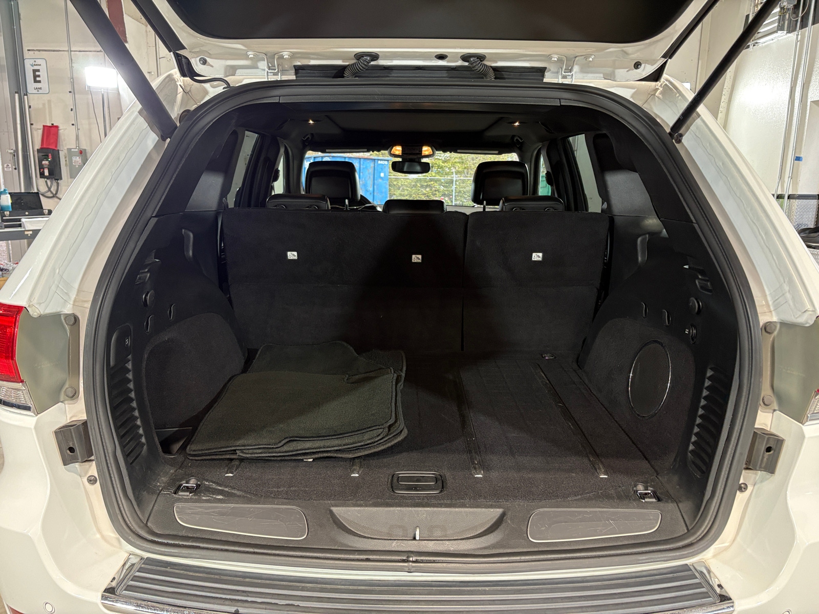 Thumbnail: 2017 Jeep Grand Cherokee - 6