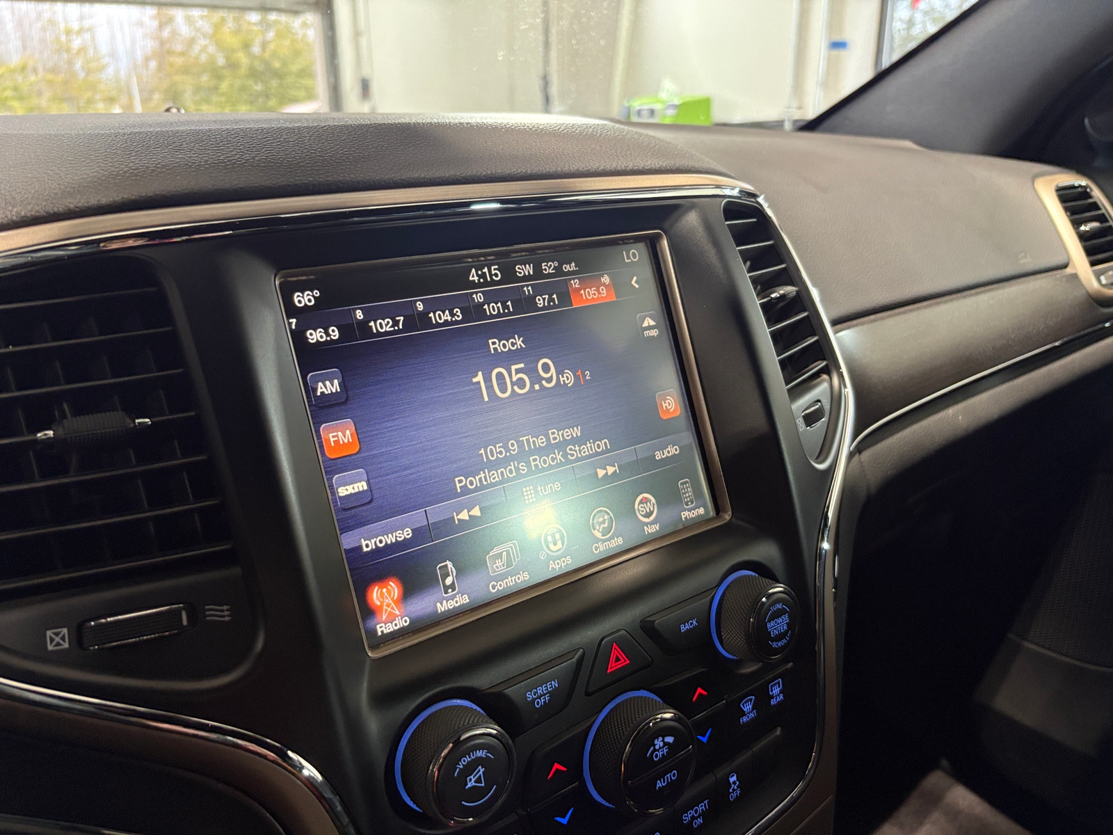 Thumbnail: 2017 Jeep Grand Cherokee - 3