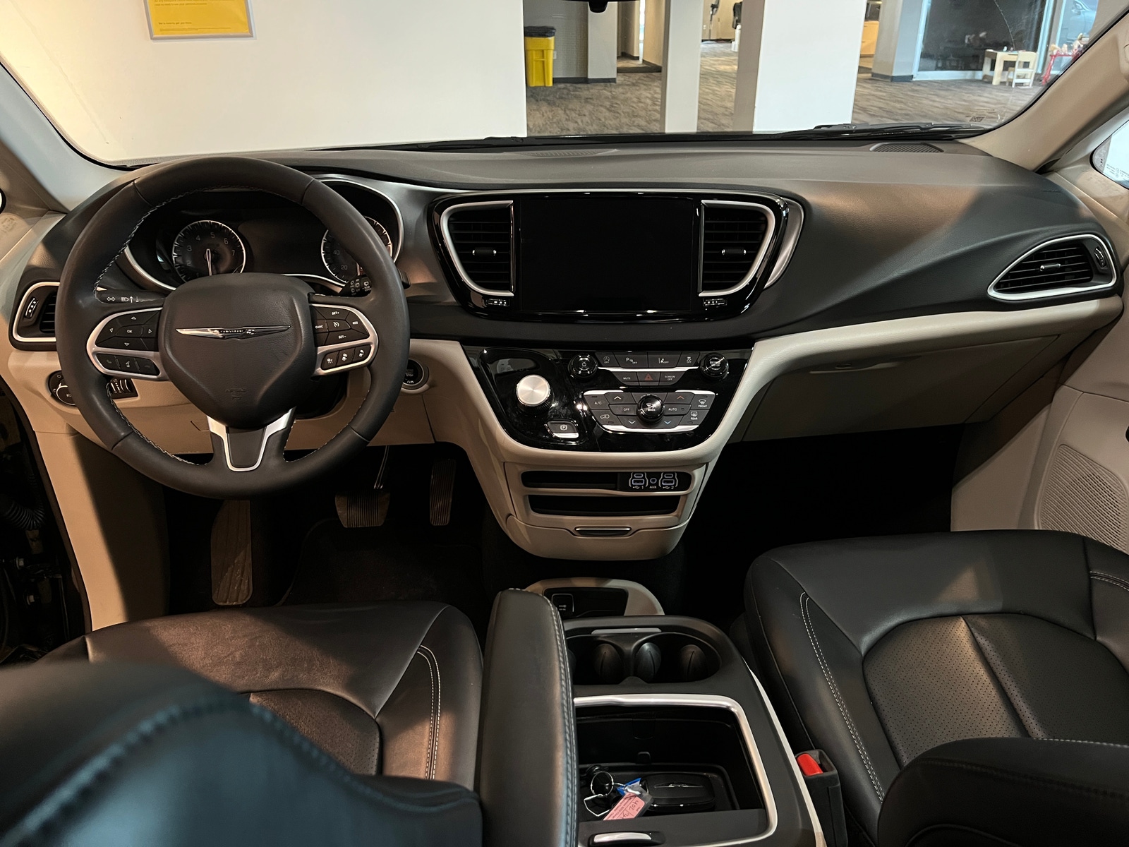 Thumbnail: 2024 Chrysler Pacifica - 3