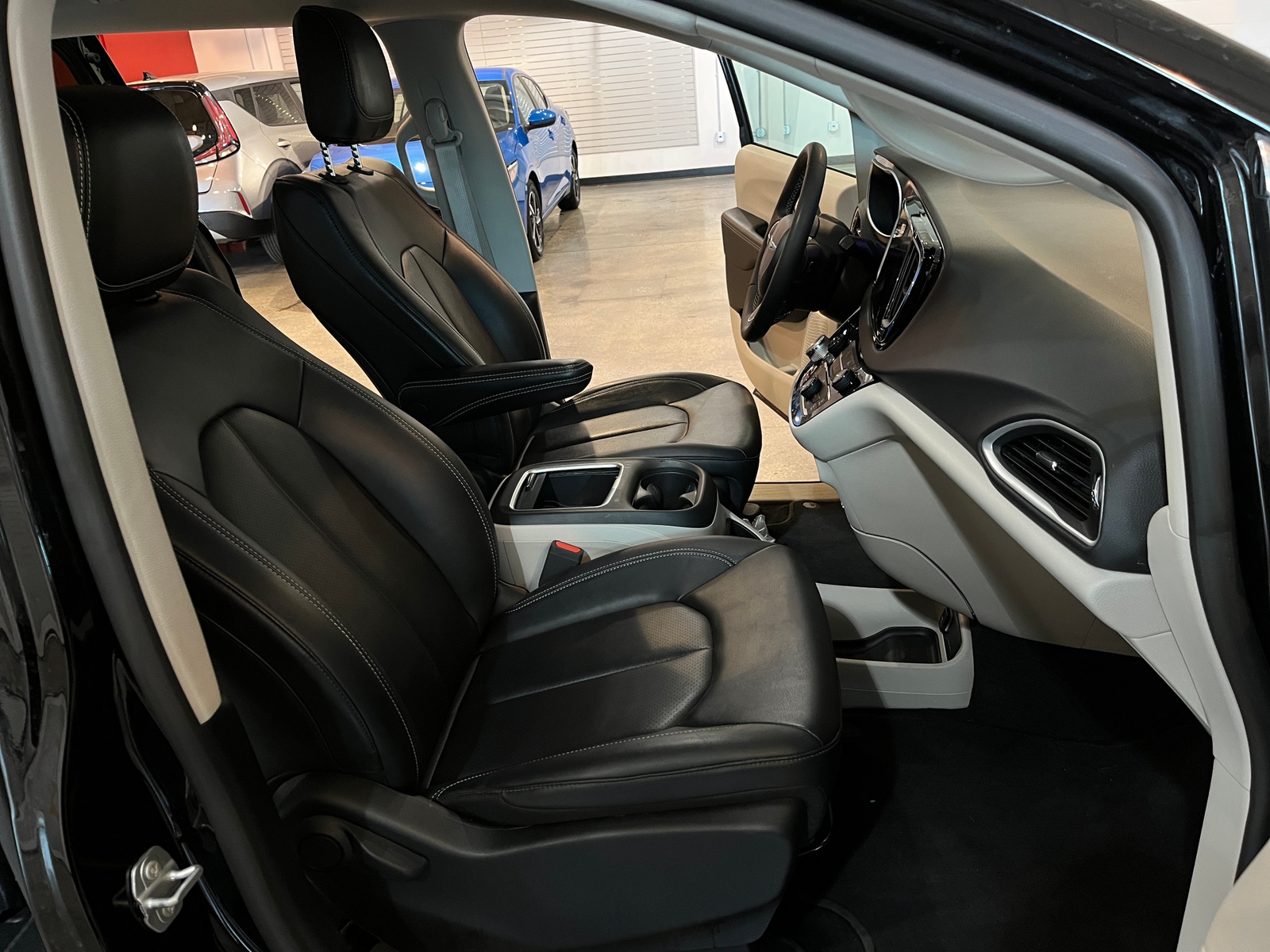 Thumbnail: 2024 Chrysler Pacifica - 2