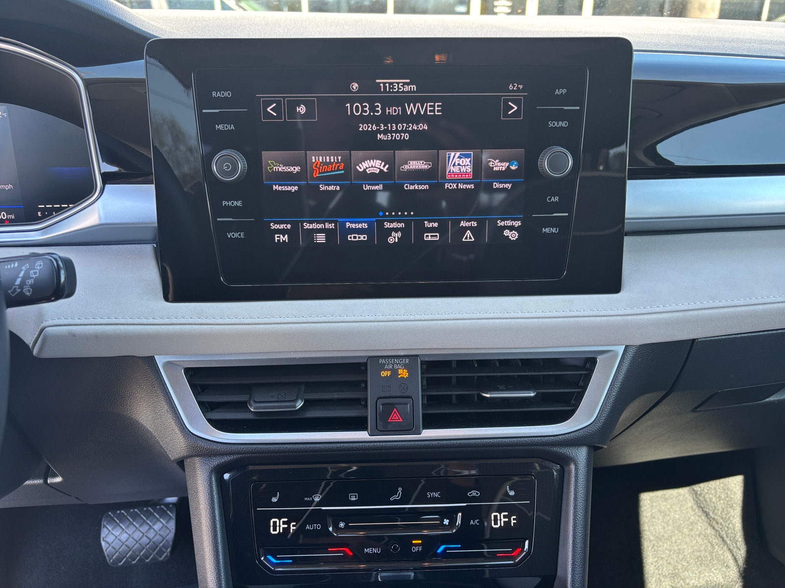 Thumbnail: 2025 Volkswagen Taos - 4