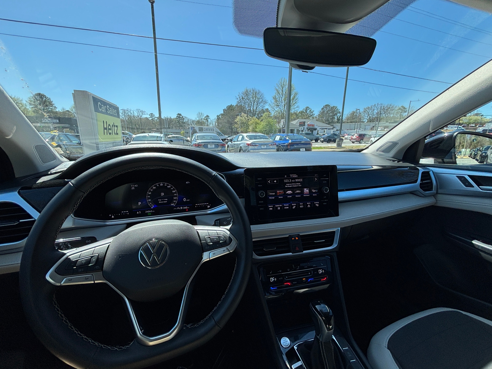 Thumbnail: 2025 Volkswagen Taos - 3