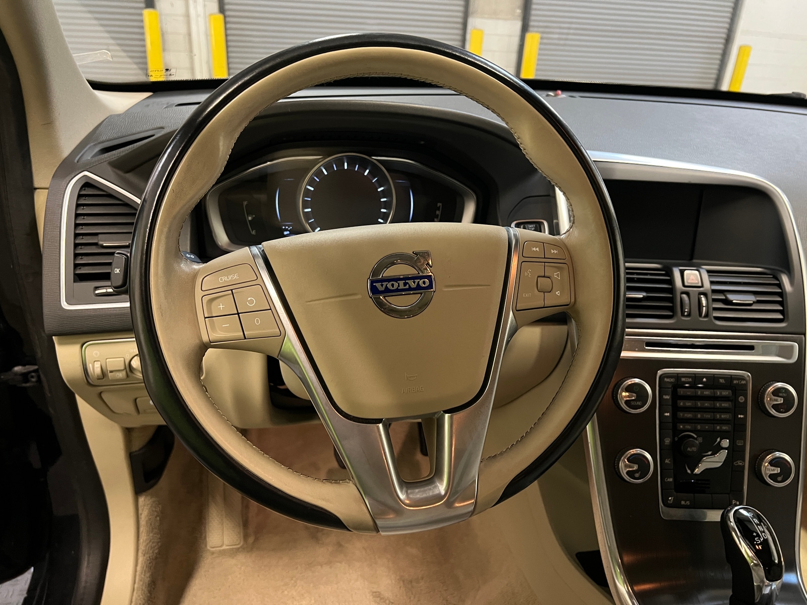 Thumbnail: 2015 Volvo XC60 - 4