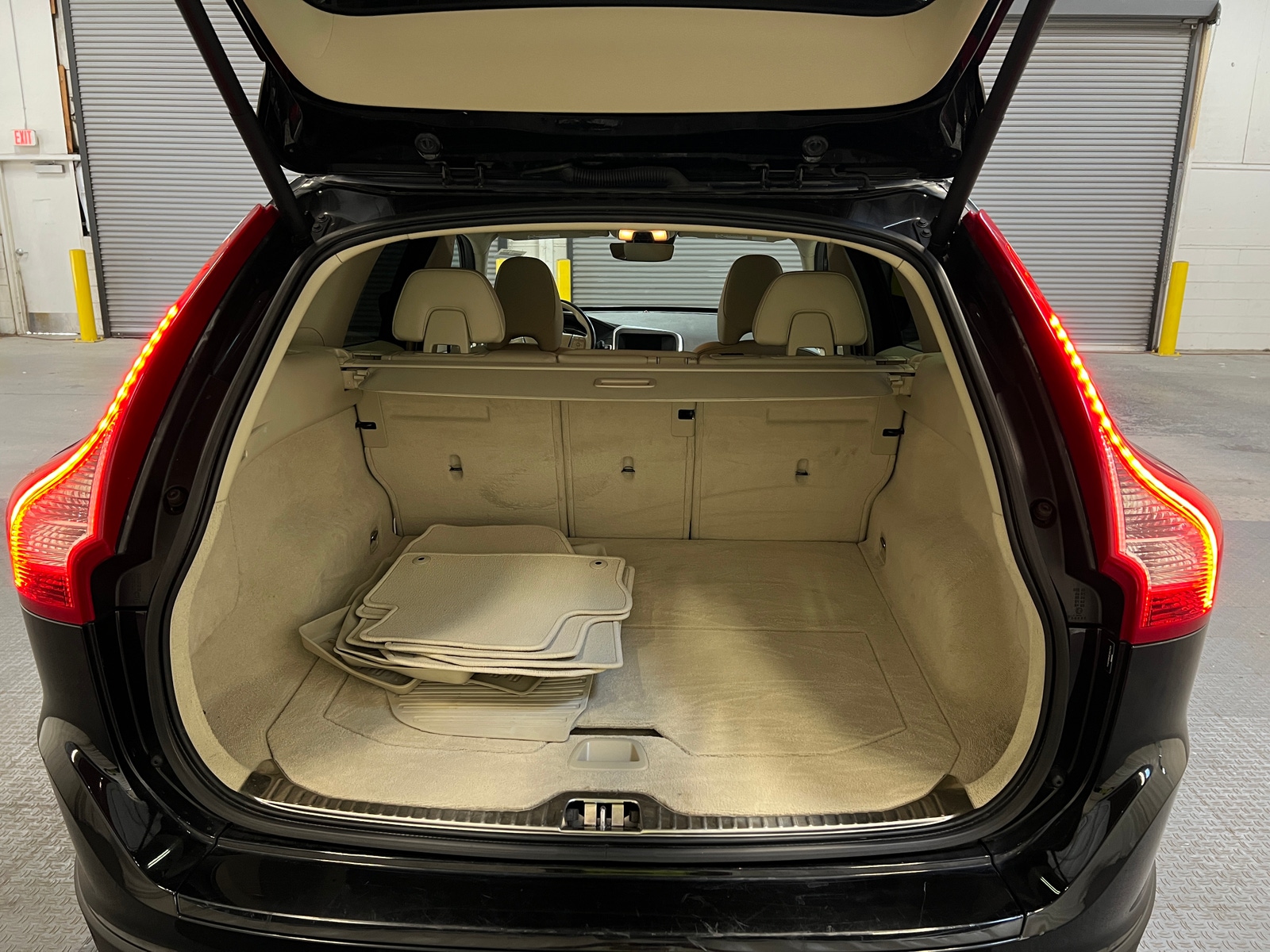 Thumbnail: 2015 Volvo XC60 - 6