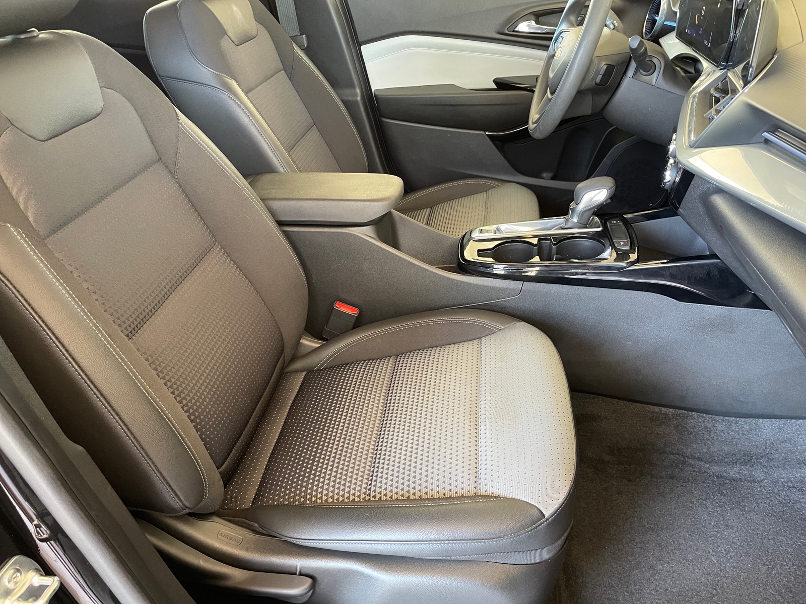 Thumbnail: 2025 Chevrolet Trax - 2