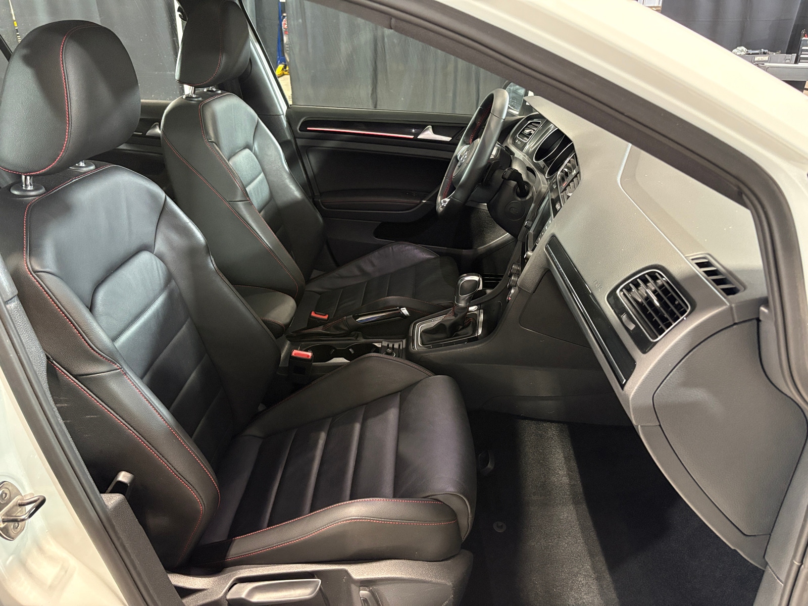 Thumbnail: 2017 Volkswagen Golf - 2