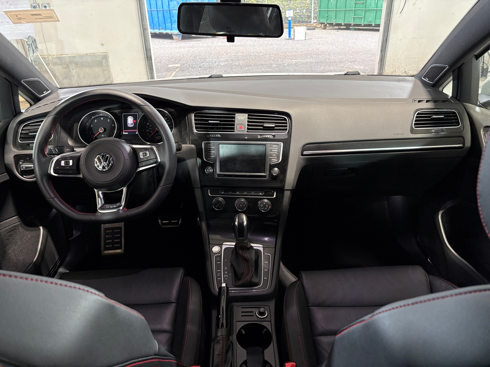 Thumbnail: 2017 Volkswagen Golf - 3