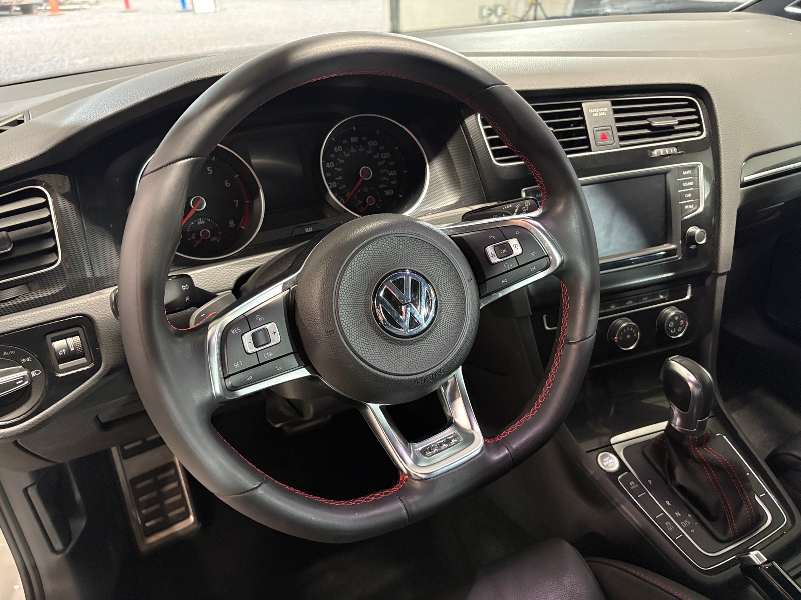 Thumbnail: 2017 Volkswagen Golf - 5