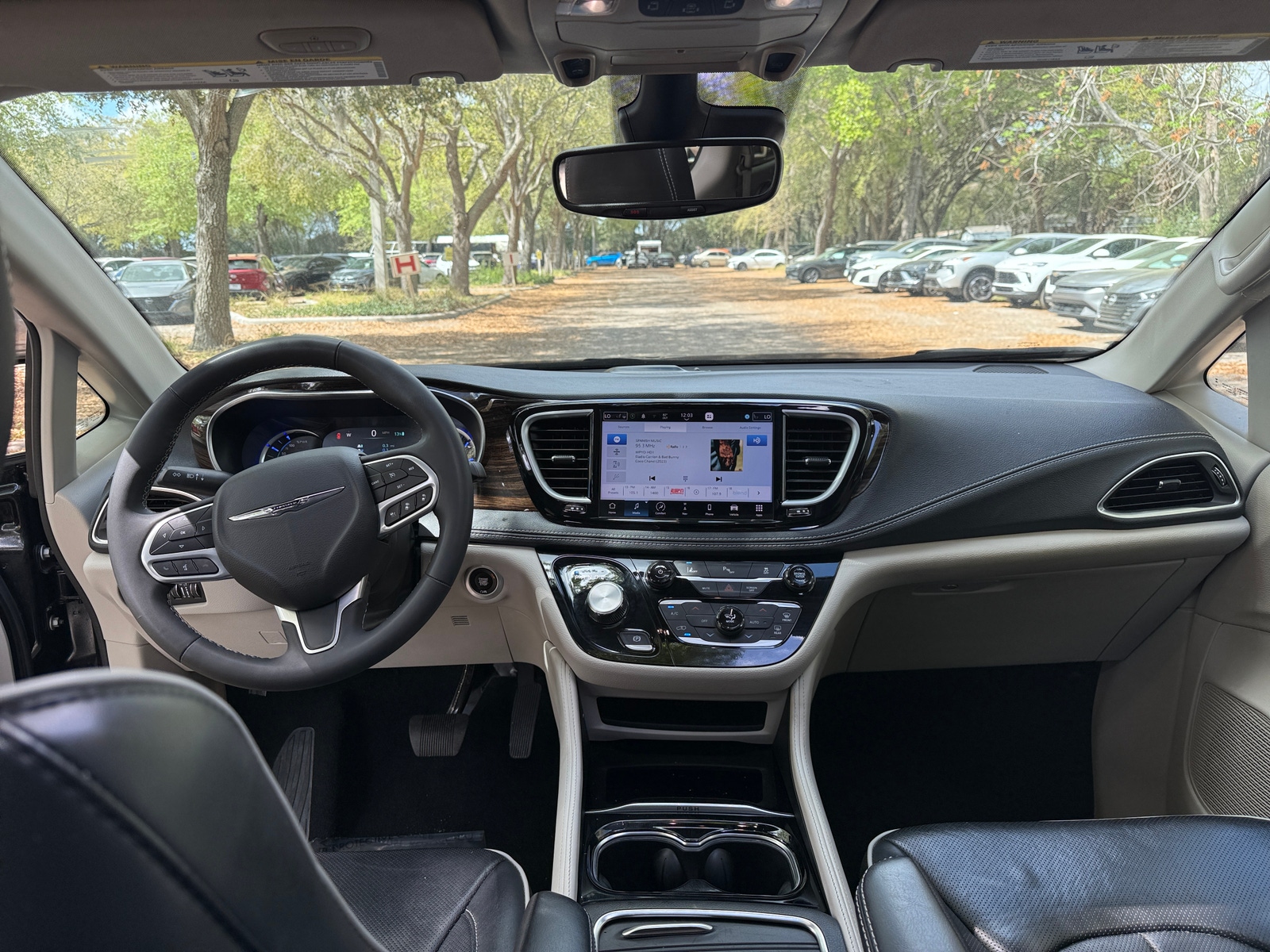 Thumbnail: 2023 Chrysler Pacifica - 3