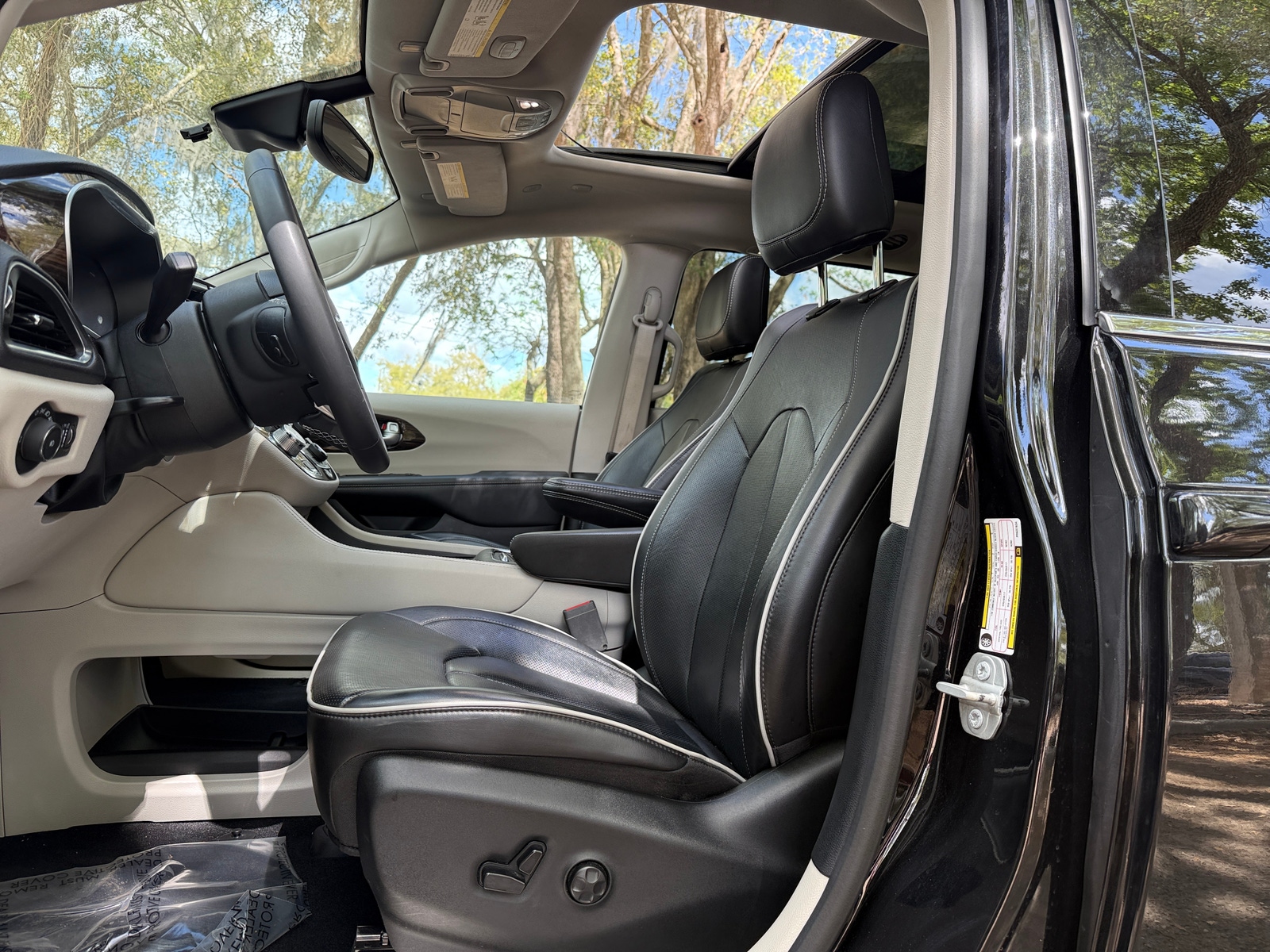 Thumbnail: 2023 Chrysler Pacifica - 2