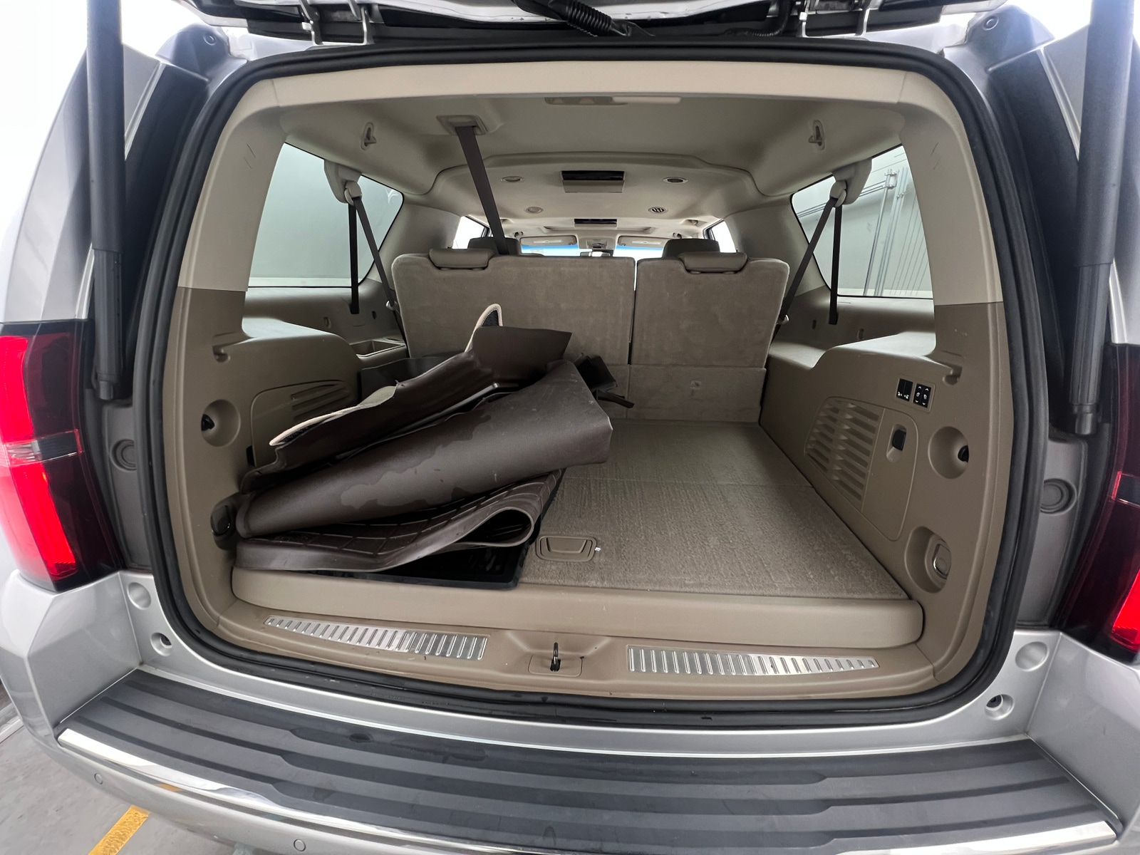 Thumbnail: 2019 Chevrolet Suburban - 6