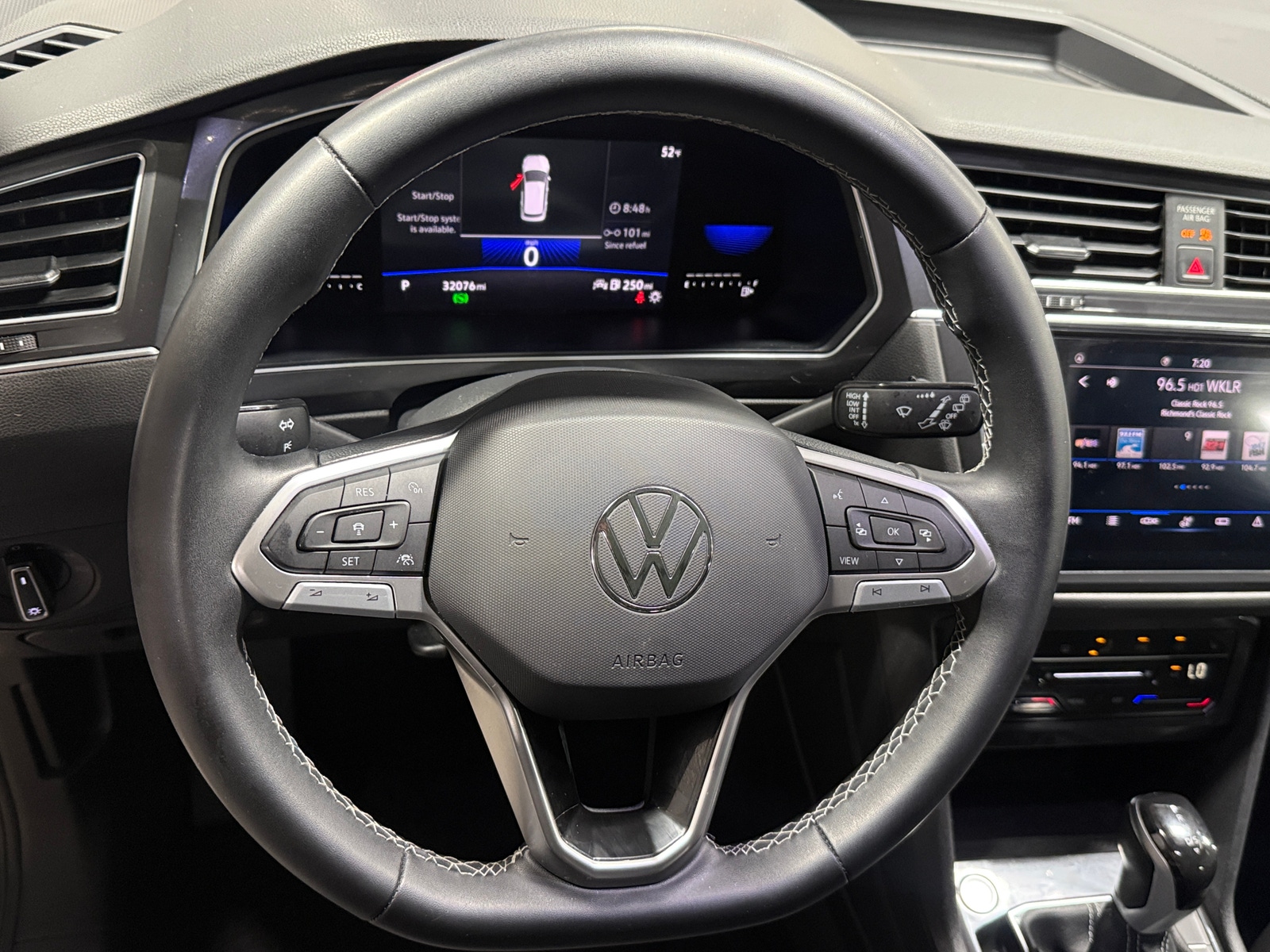 Thumbnail: 2023 Volkswagen Tiguan - 4