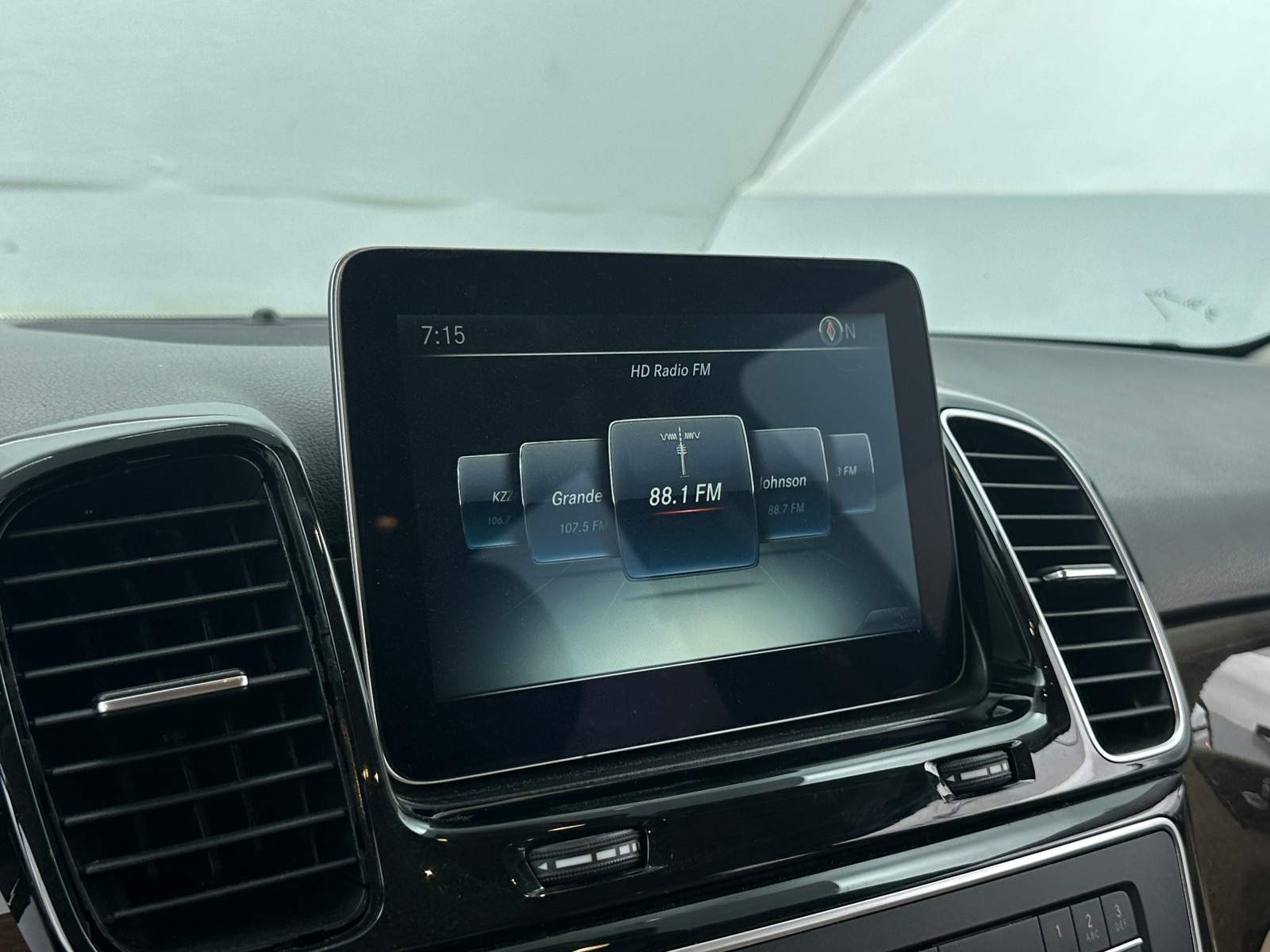 Thumbnail: 2016 Mercedes-Benz GLE - 3