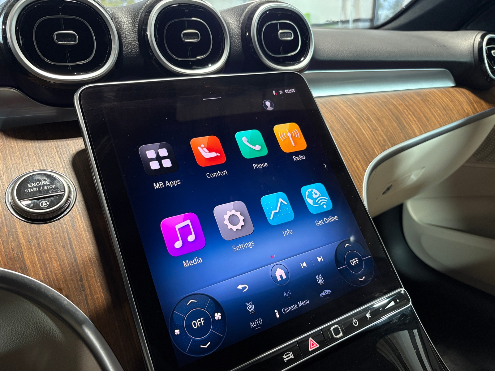 Thumbnail: 2025 Mercedes-Benz C-Class - 4