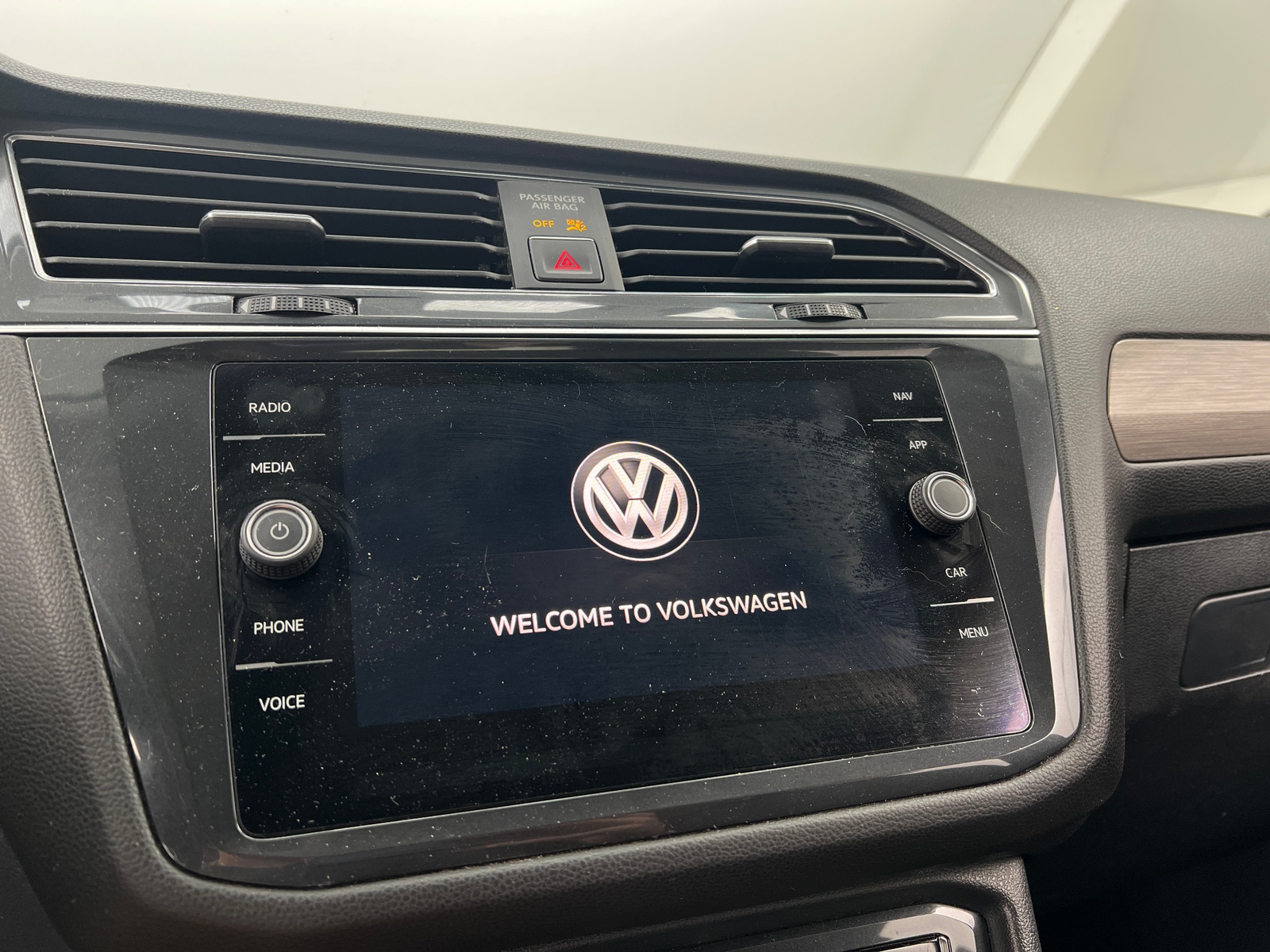 Thumbnail: 2018 Volkswagen Tiguan - 3