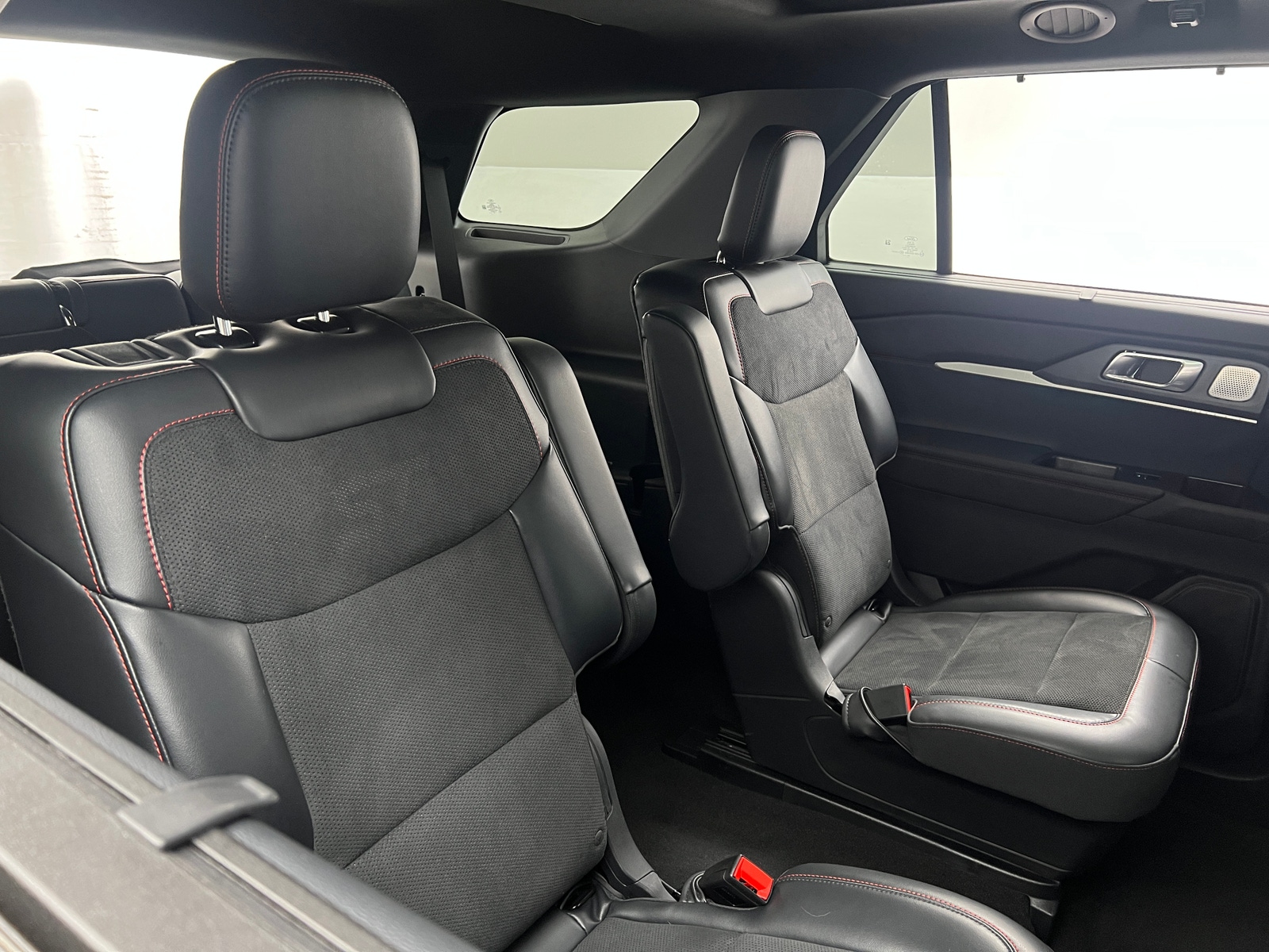 Thumbnail: 2025 Ford Explorer - 5