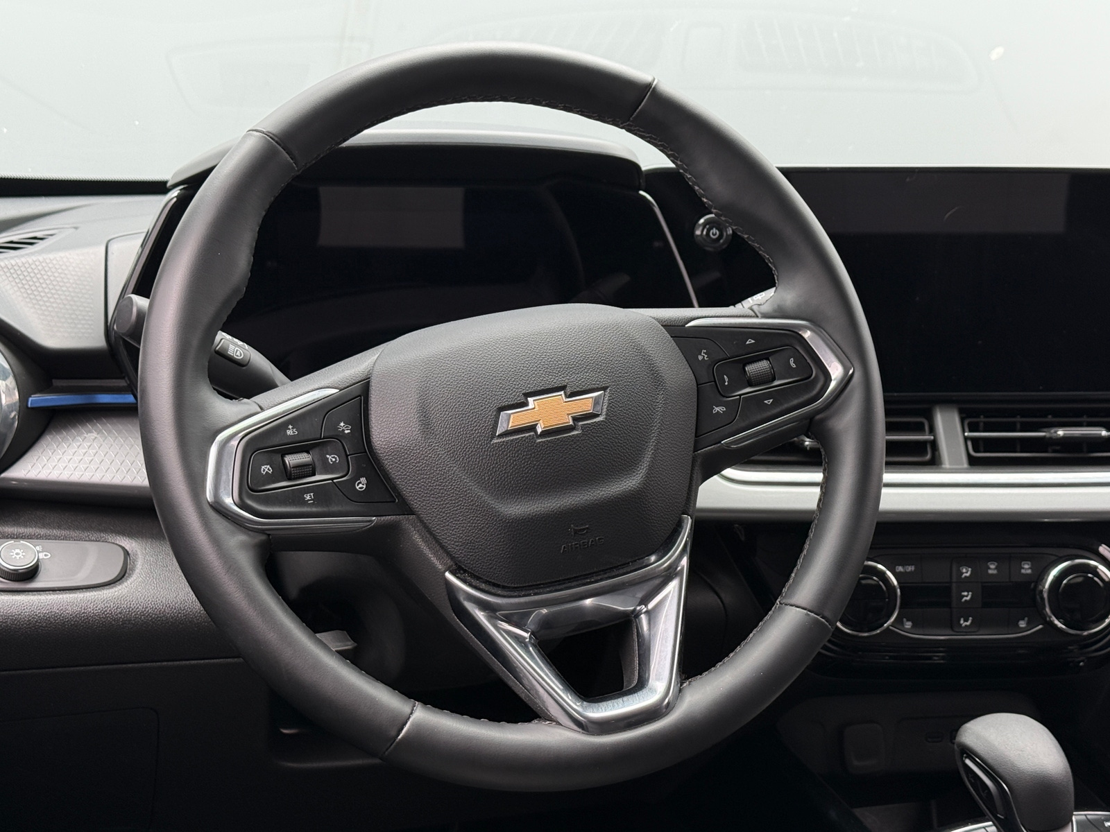 Thumbnail: 2025 Chevrolet Trax - 5