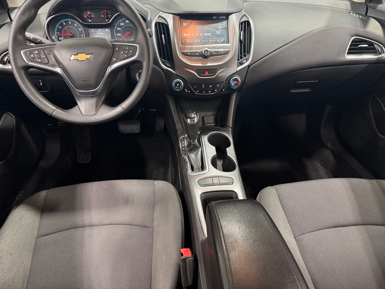 Thumbnail: 2017 Chevrolet Cruze - 3