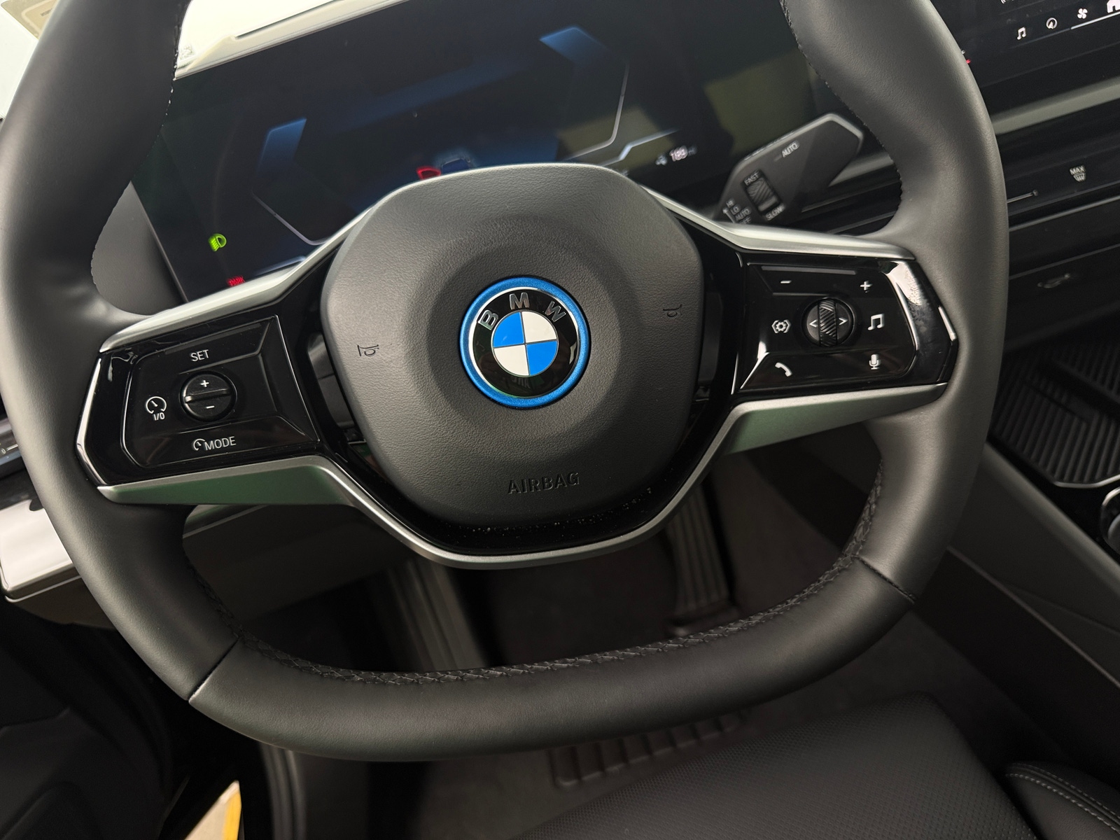 Thumbnail: 2025 BMW i5 - 4