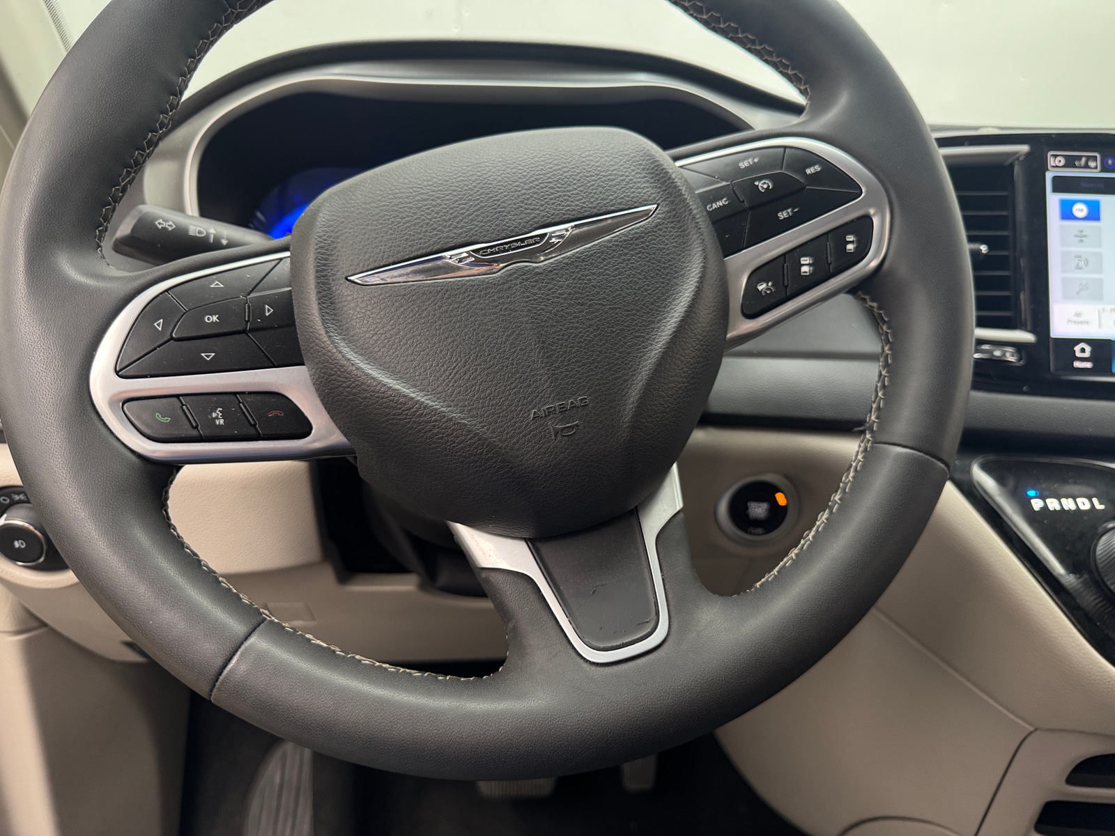 Thumbnail: 2023 Chrysler Pacifica - 4