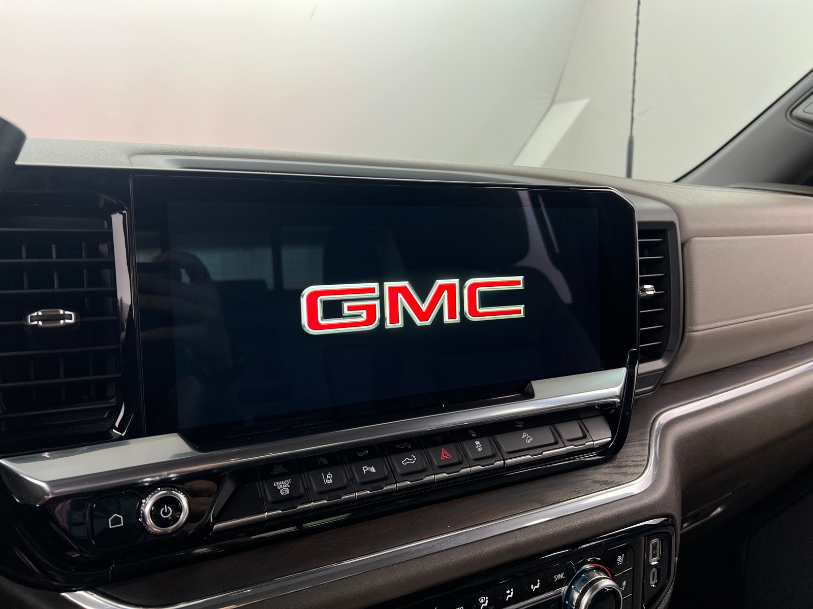 Thumbnail: 2024 GMC Sierra 2500 - 3