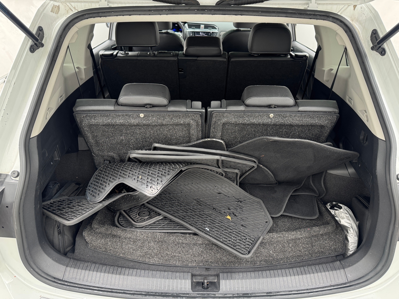 Thumbnail: 2022 Volkswagen Tiguan - 6