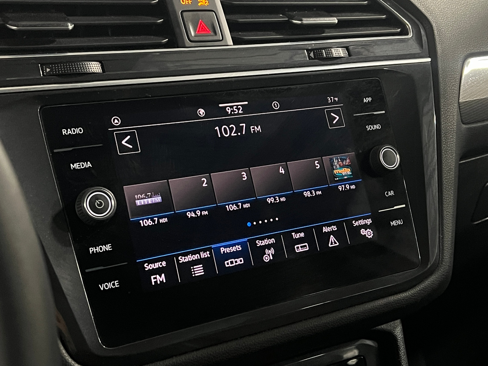 Thumbnail: 2022 Volkswagen Tiguan - 3