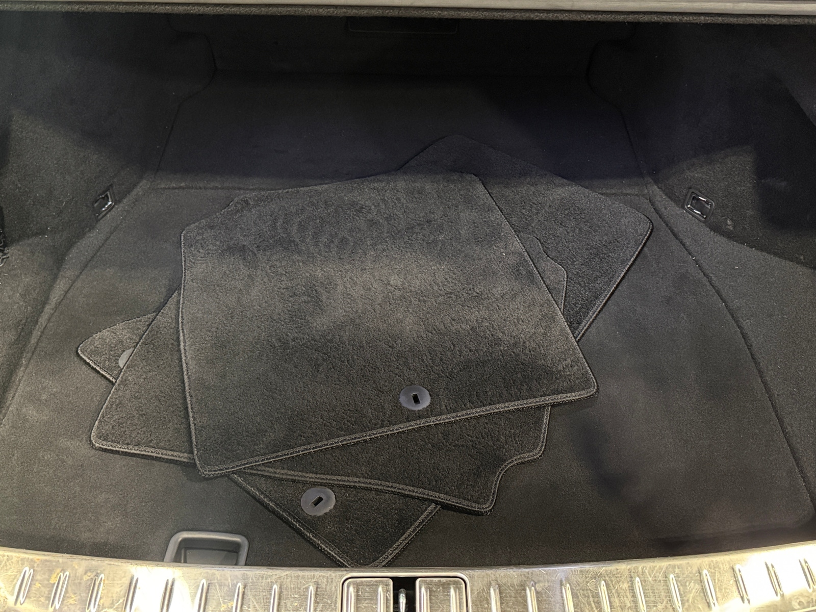 Thumbnail: 2023 Genesis G90 - 6