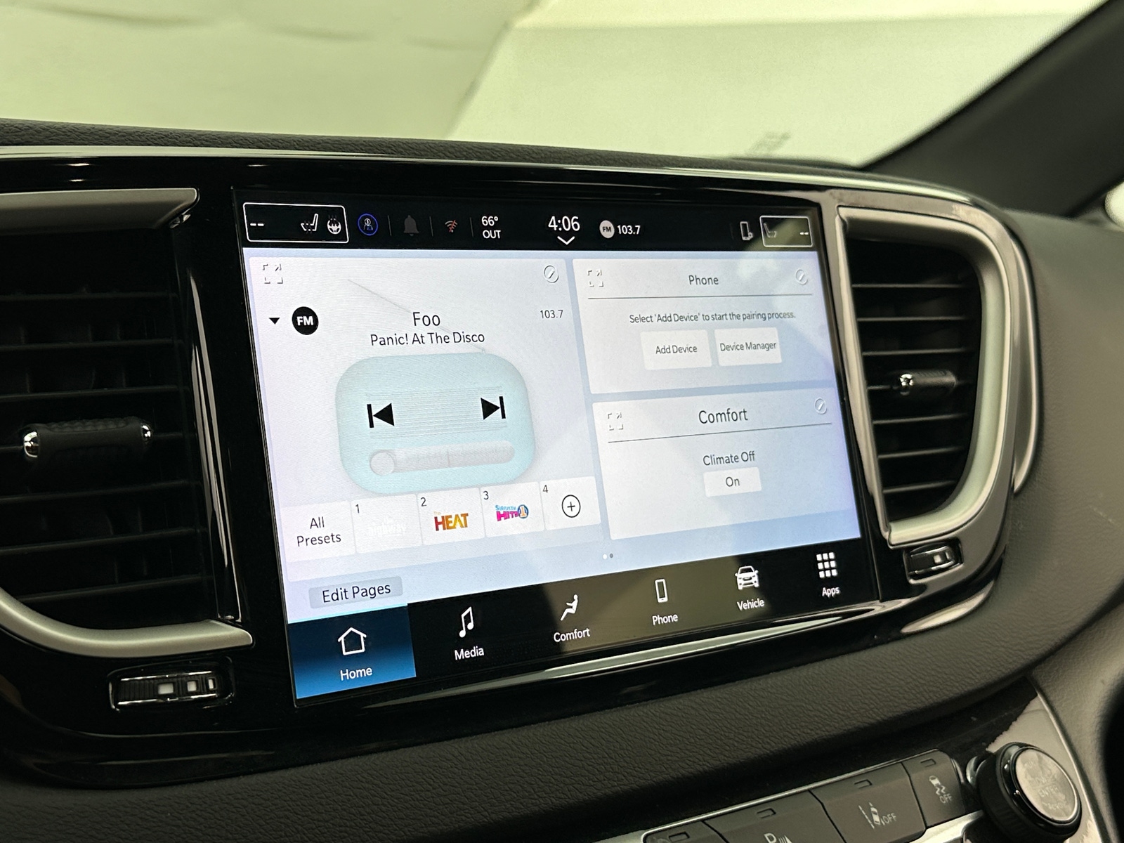 Thumbnail: 2025 Chrysler Pacifica - 3