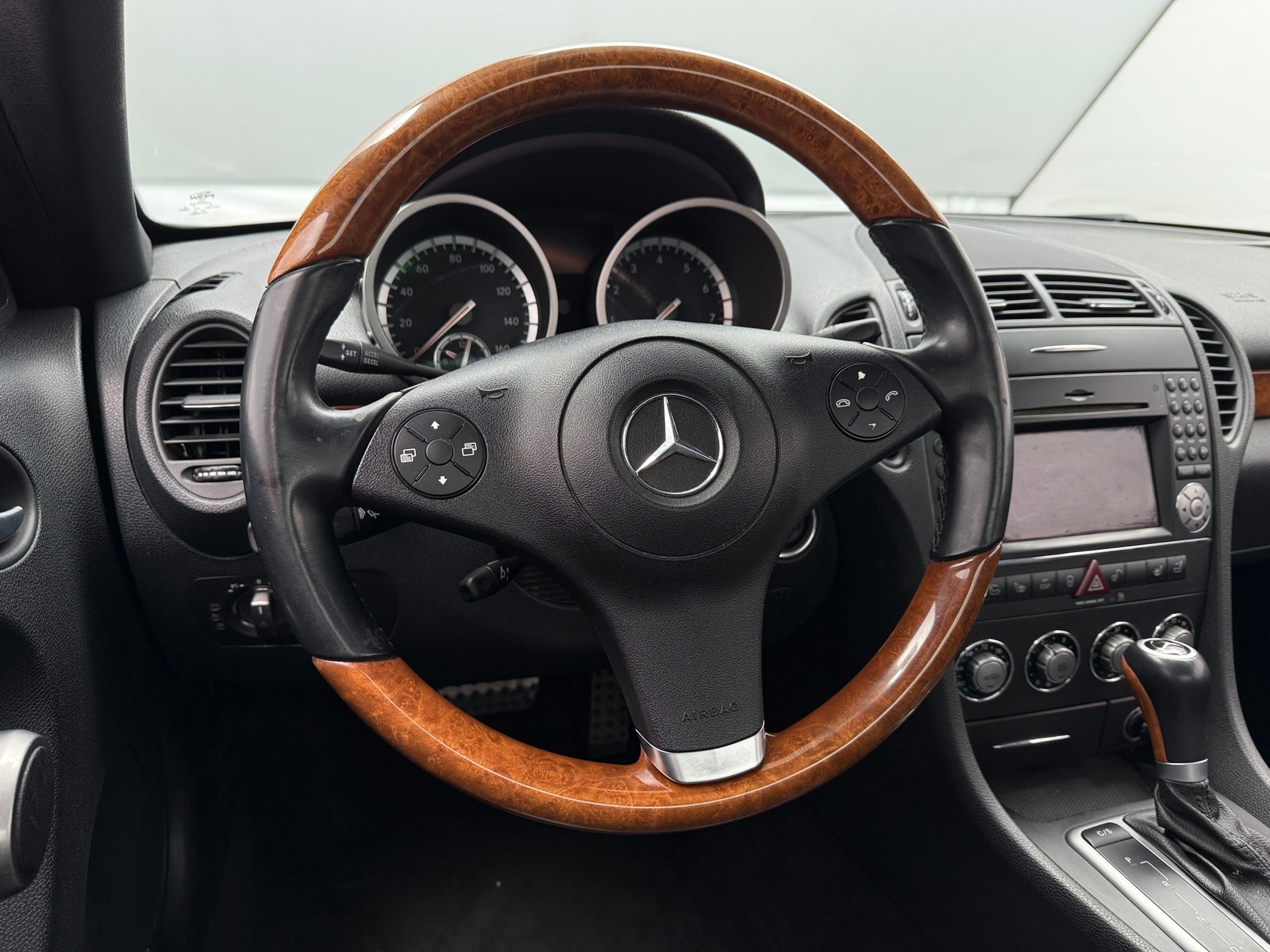 Thumbnail: 2011 Mercedes-Benz SLK - 4