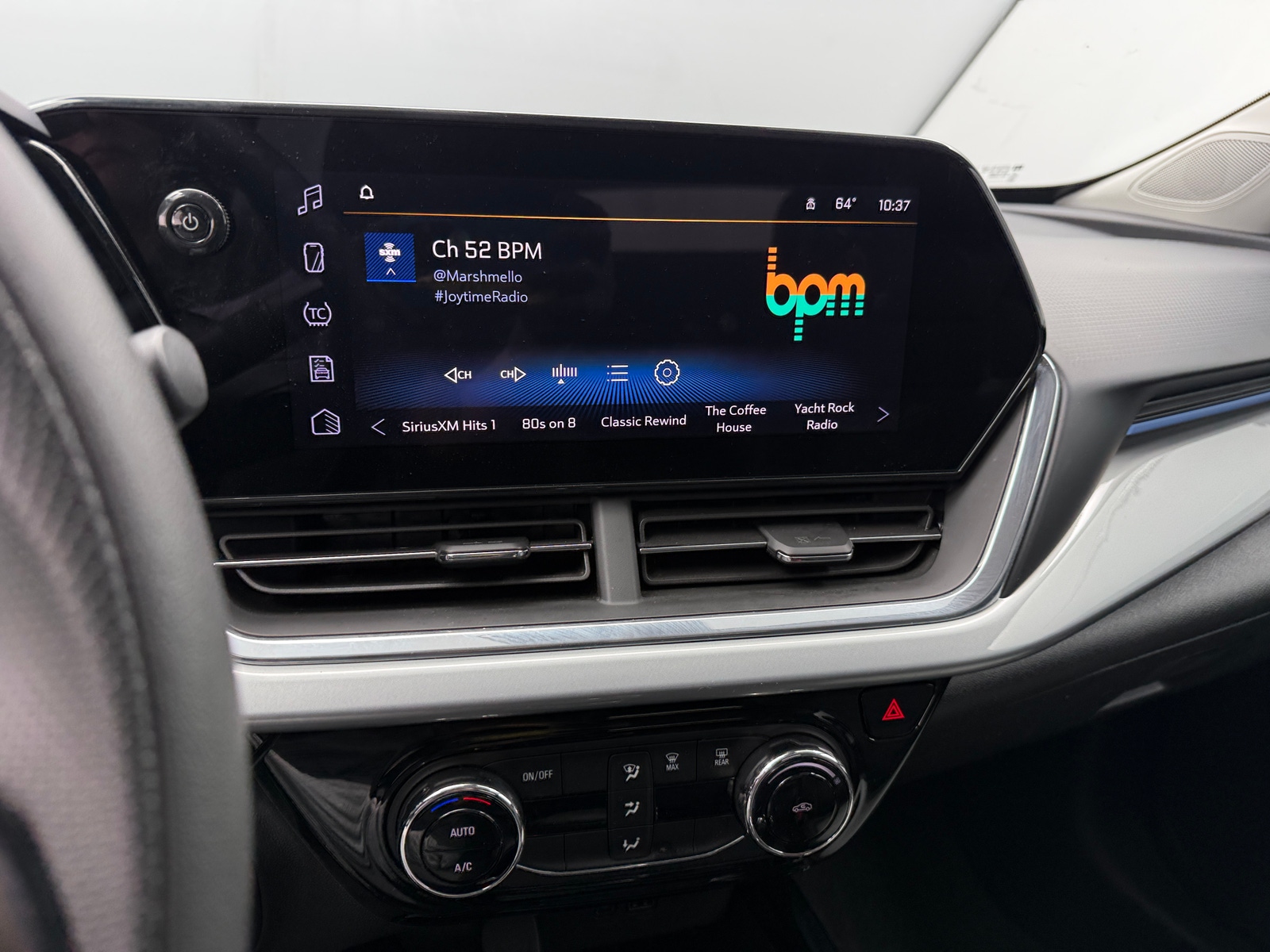 Thumbnail: 2025 Chevrolet Trax - 4