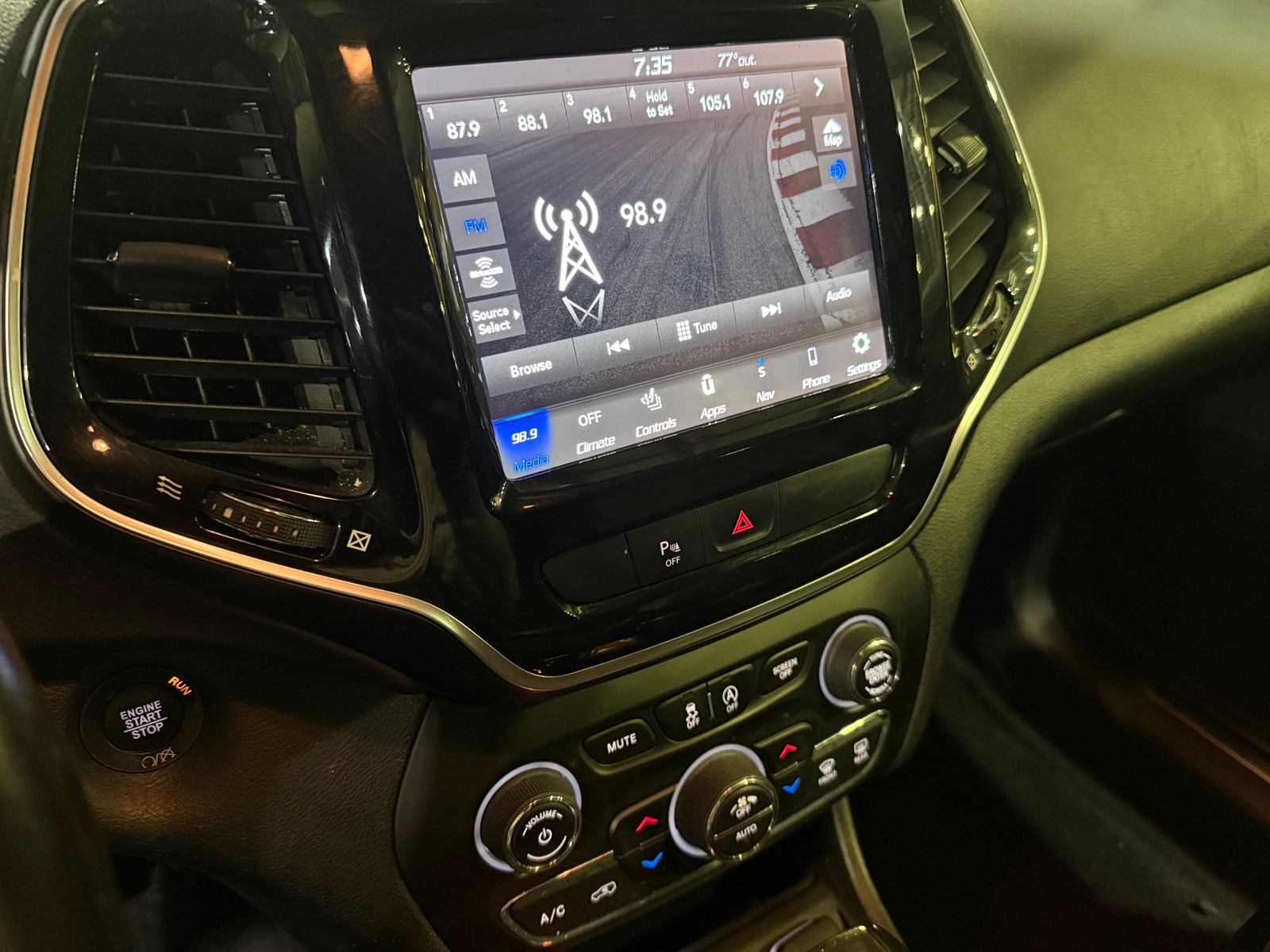 Thumbnail: 2020 Jeep Cherokee - 3