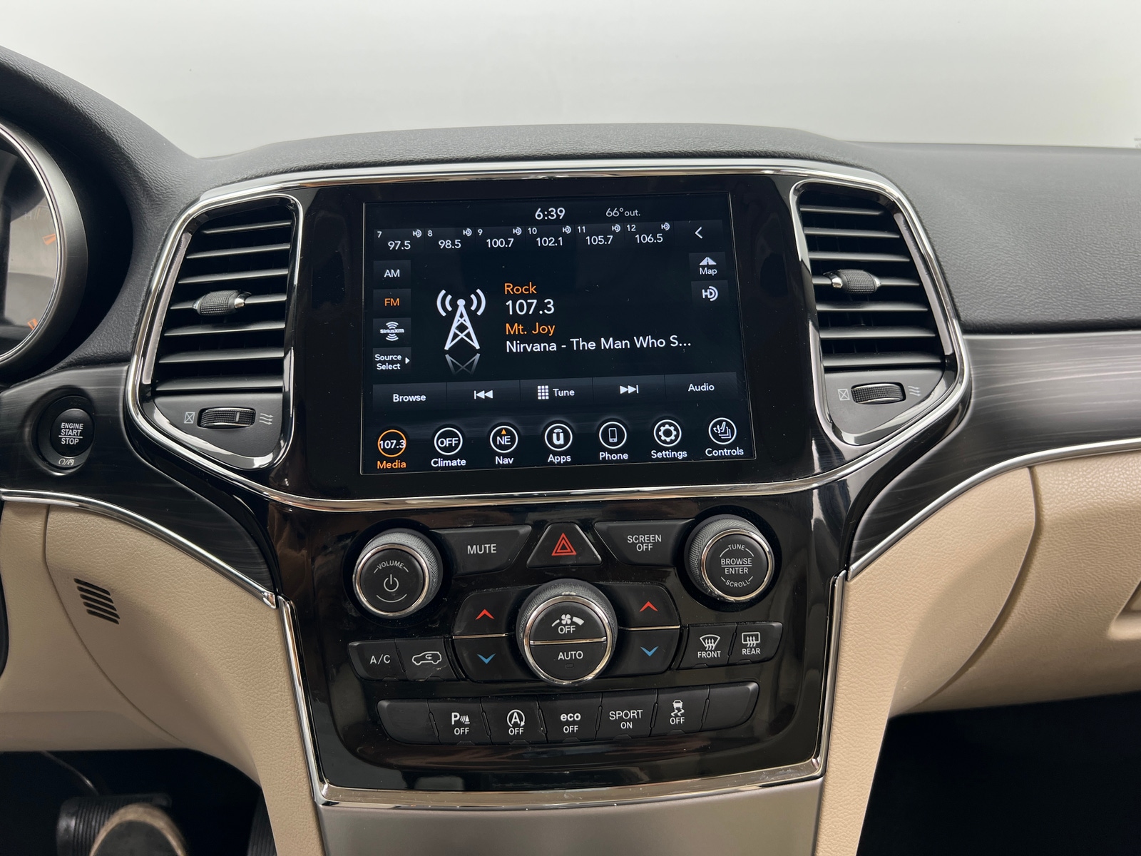 Thumbnail: 2021 Jeep Grand Cherokee - 3