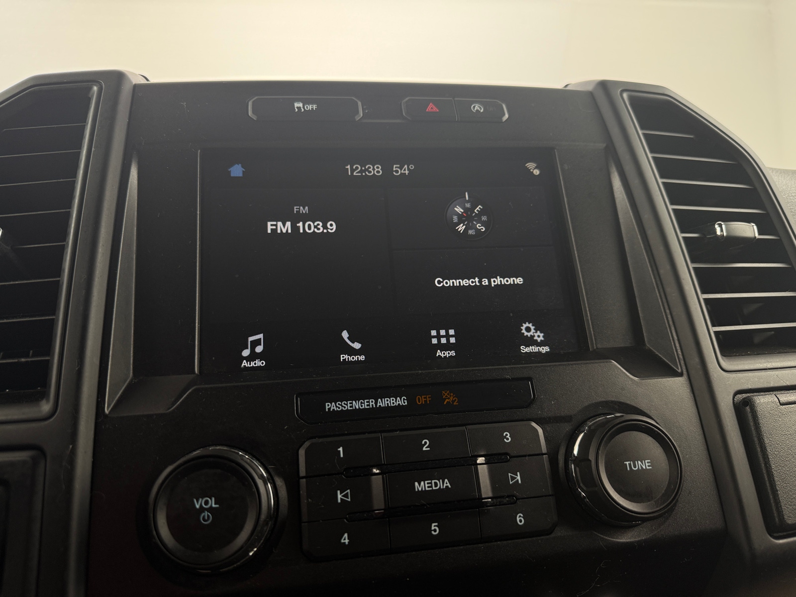 Thumbnail: 2019 Ford Econoline - 4